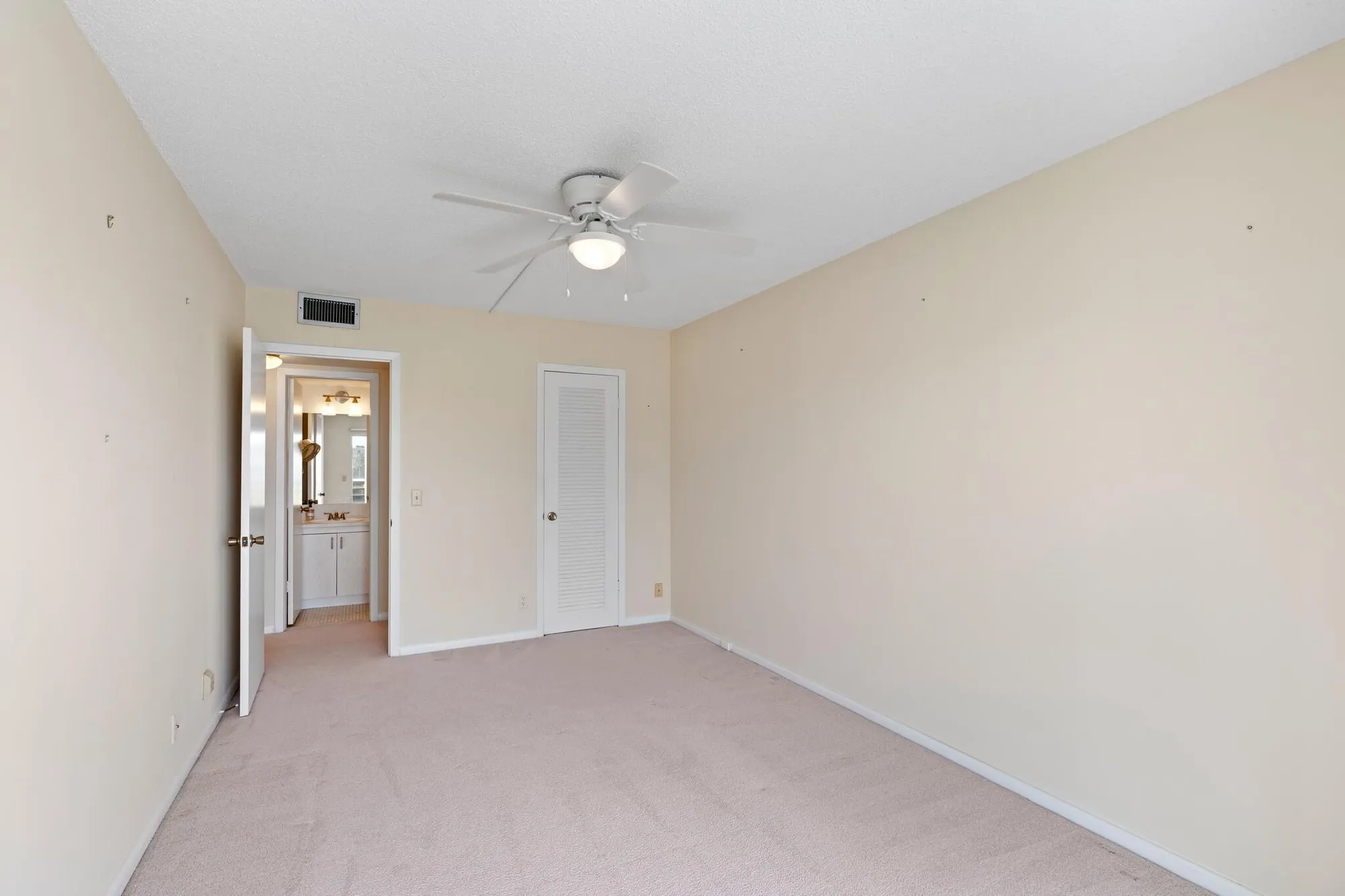 Property Slideshow image 17 of 32 | 2023 guildford b b, Boca Raton, FL, 33434