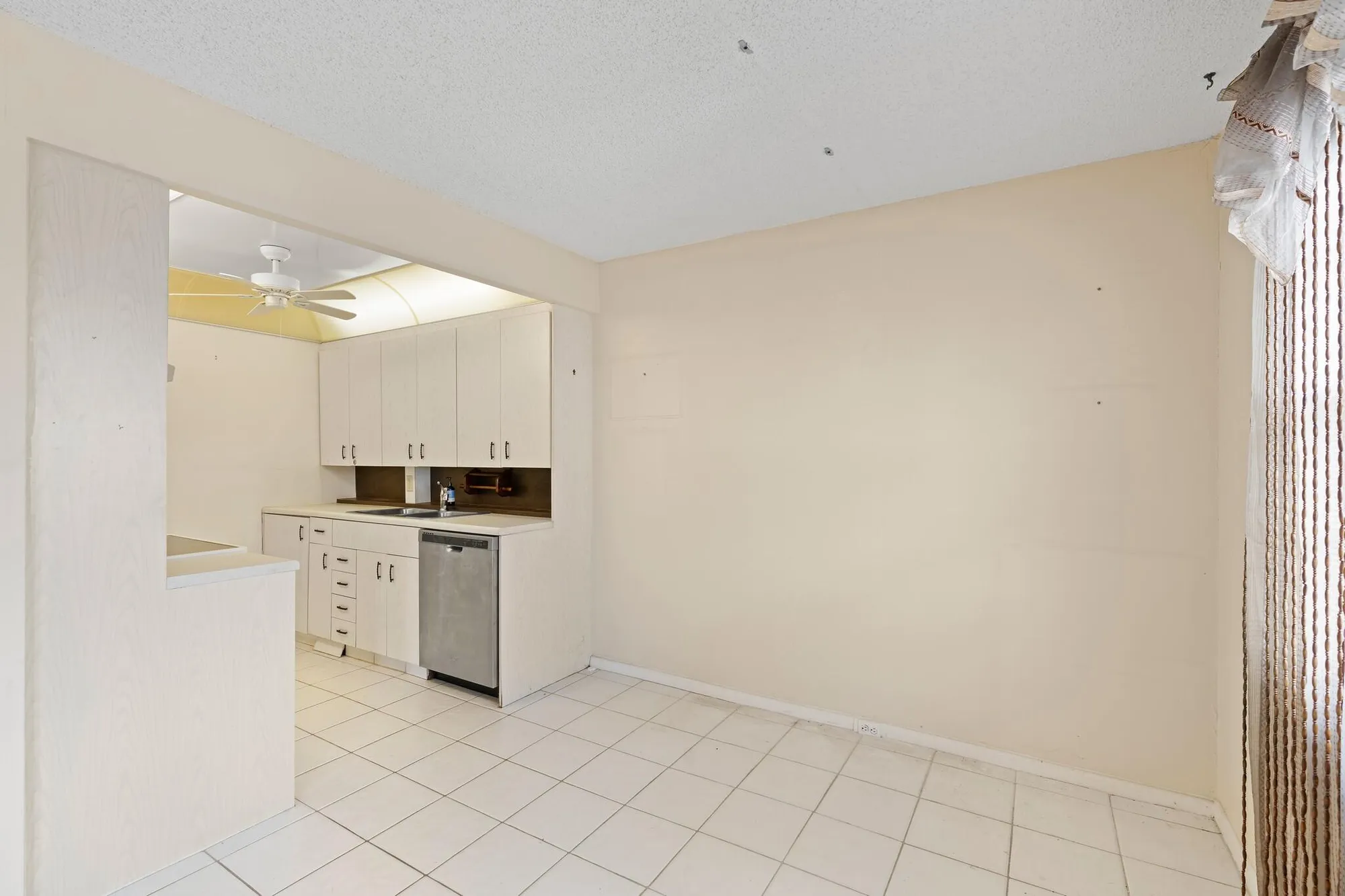 Property Slideshow image 11 of 32 | 2023 guildford b b, Boca Raton, FL, 33434