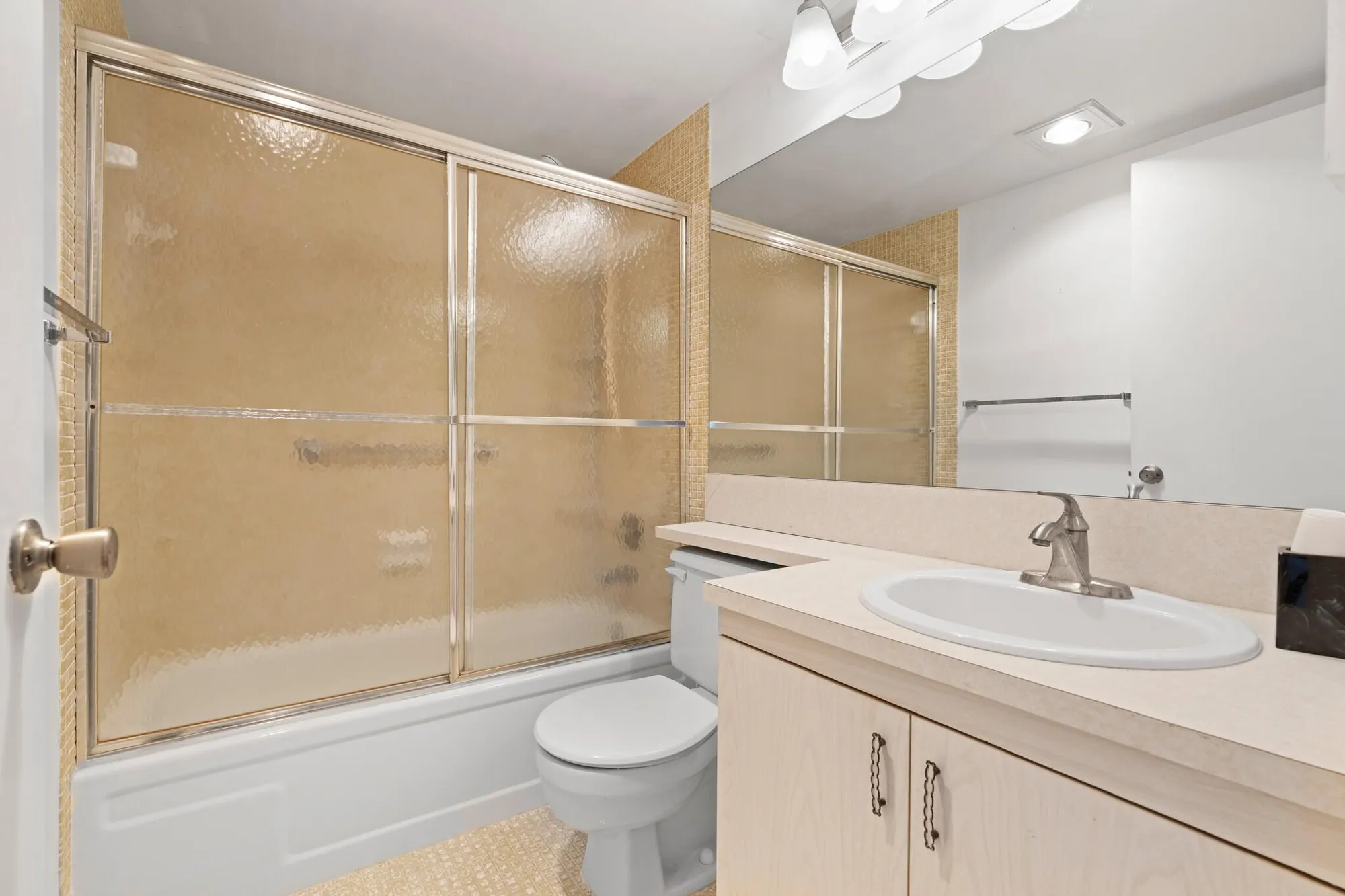 Property Slideshow image 12 of 32 | 2023 guildford b b, Boca Raton, FL, 33434