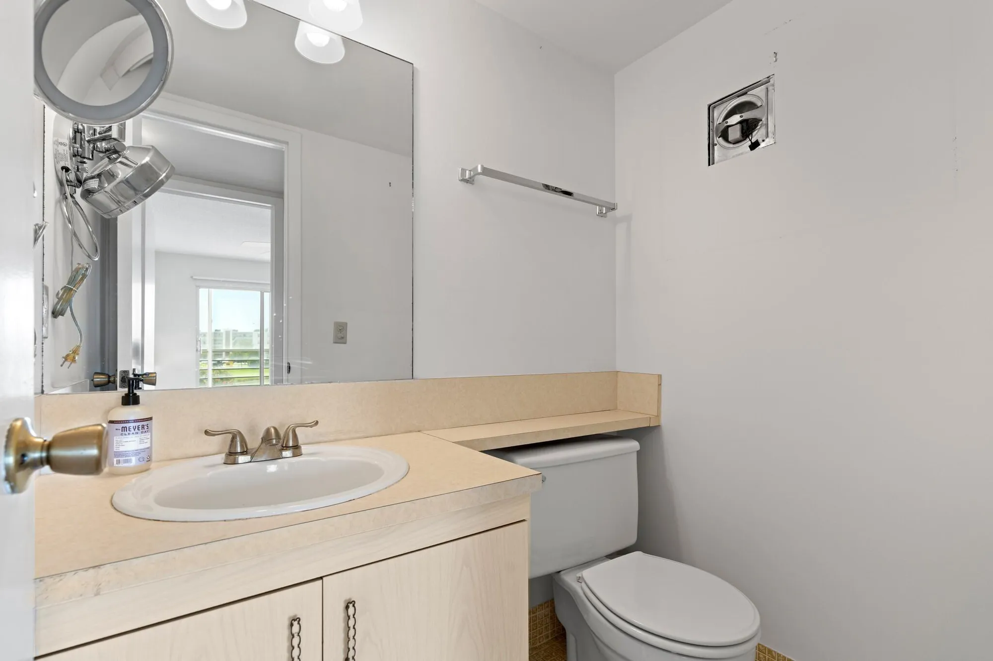 Property Slideshow image 13 of 32 | 2023 guildford b b, Boca Raton, FL, 33434