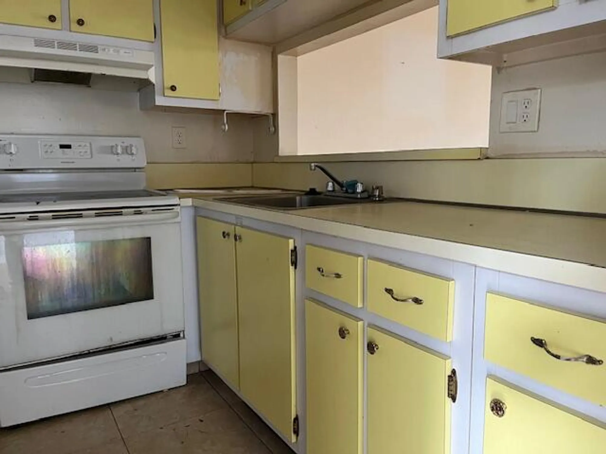 Property Slideshow image 5 of 14 | 9081 lime bay blvd 209, Tamarac, FL, 33321