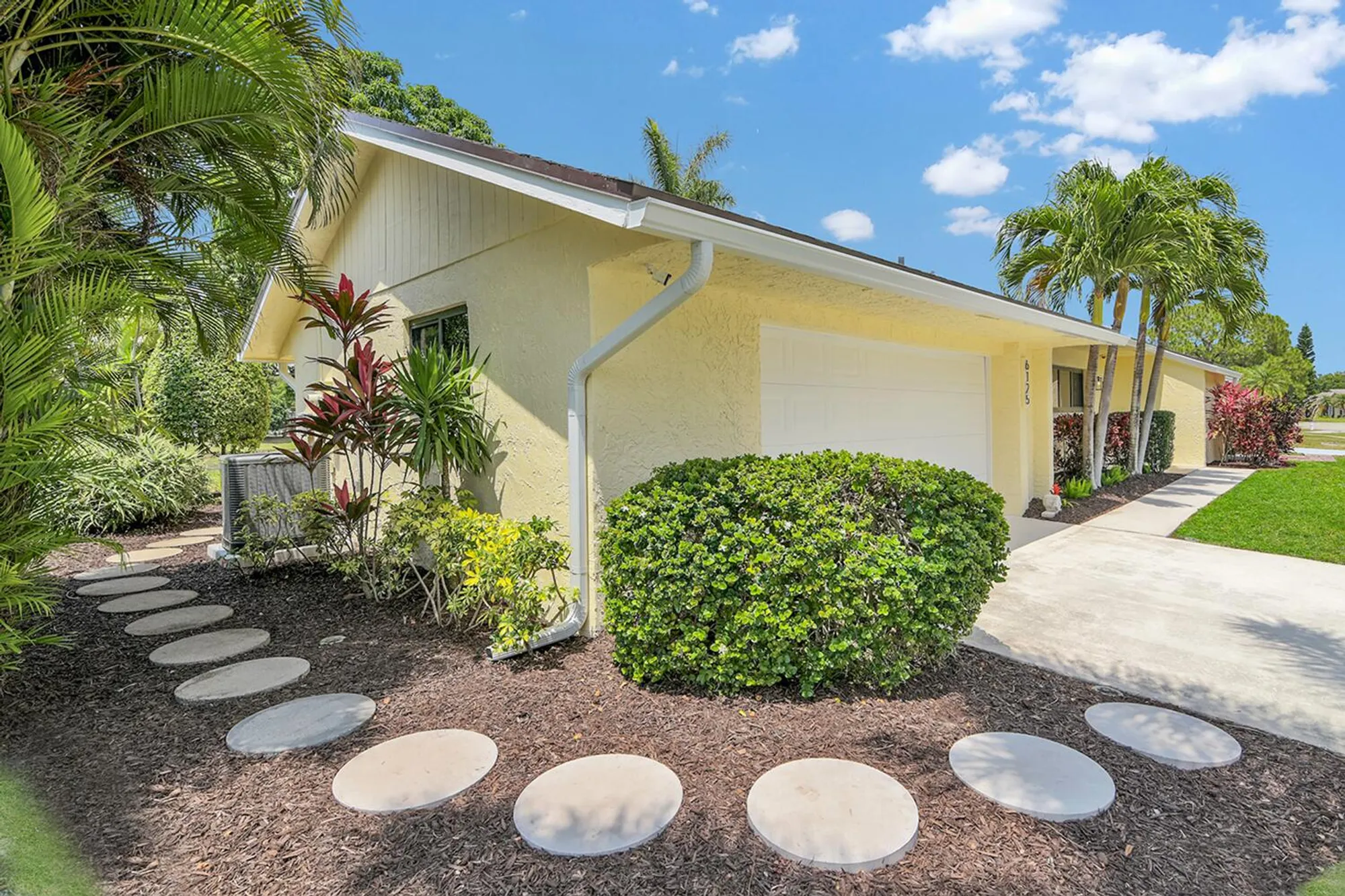 Property Slideshow image 20 of 34 | 6125 winding brook way, Delray Beach, FL, 33484