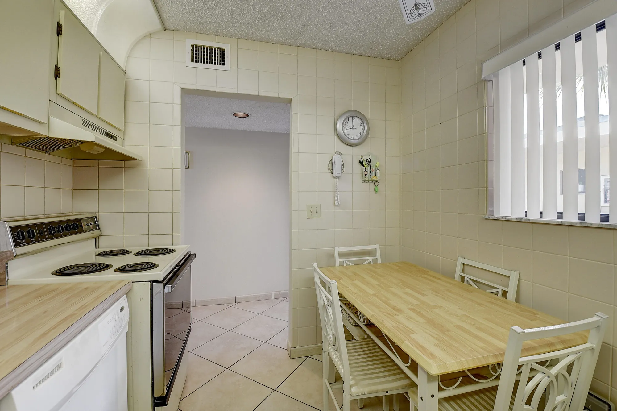 Property Slideshow image 15 of 47 | 5370 las verdes cir 324, Delray Beach, FL, 33484