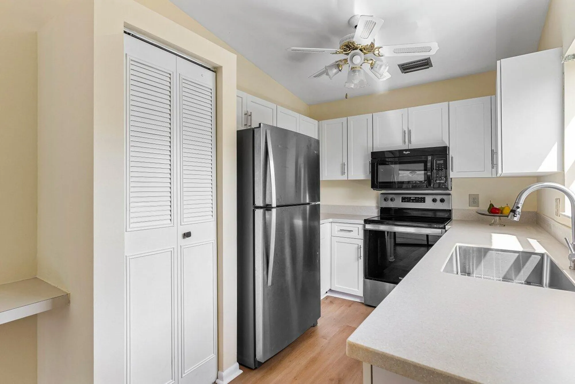 Property Slideshow image 6 of 21 | 3362 lucerne park dr # 421, Greenacres, FL, 33467