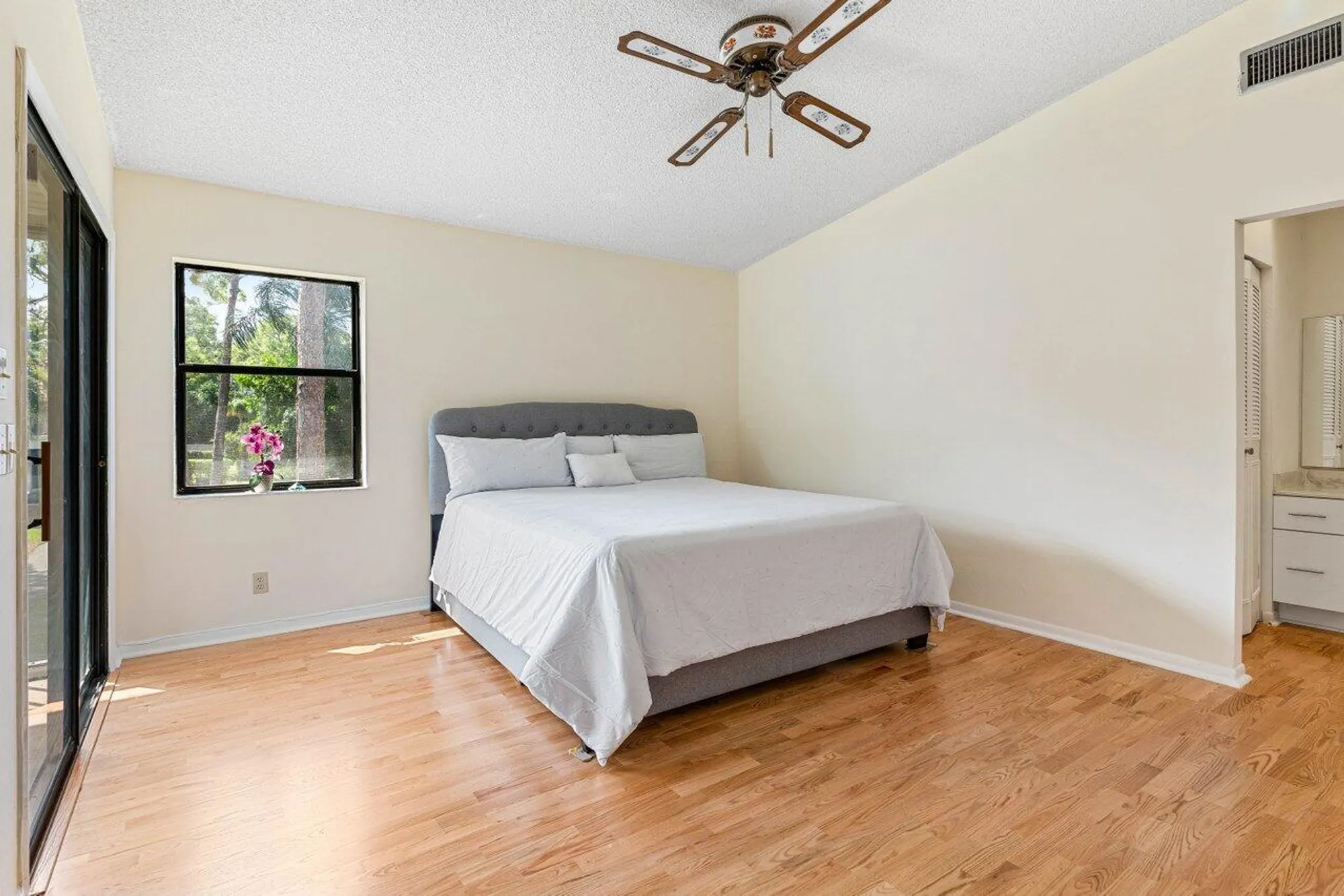 Property Slideshow image 8 of 21 | 3362 lucerne park dr # 421, Greenacres, FL, 33467