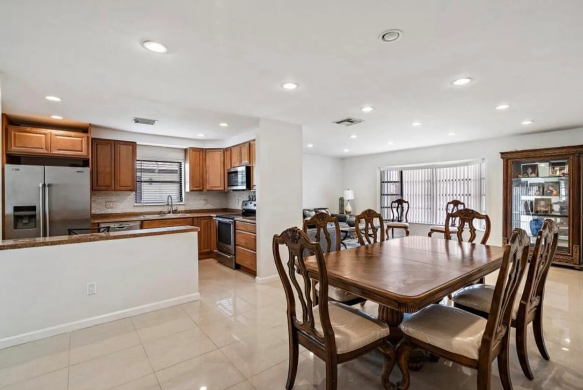 Property Slideshow image 4 of 15 | 6089 glentree ln, Greenacres, FL, 33463