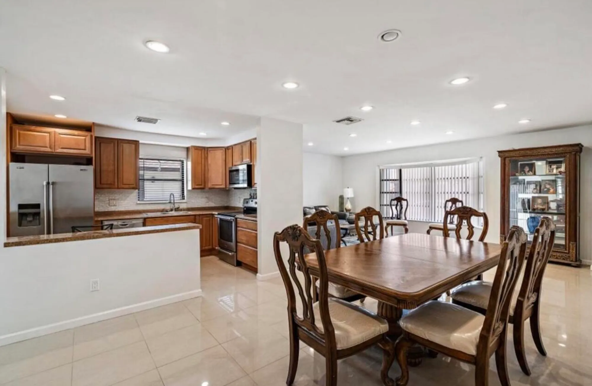 Property Slideshow image 5 of 15 | 6089 glentree ln, Greenacres, FL, 33463