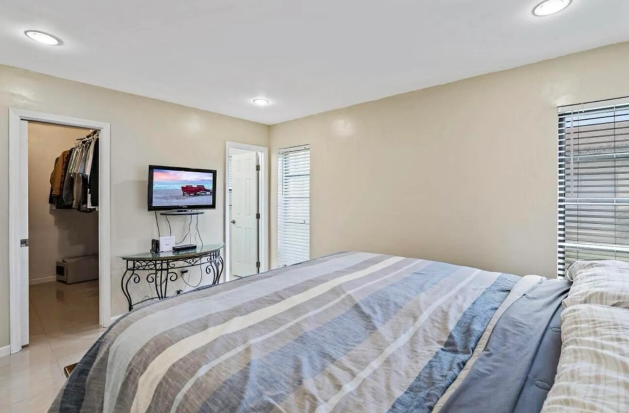 Property Slideshow image 10 of 15 | 6089 glentree ln, Greenacres, FL, 33463