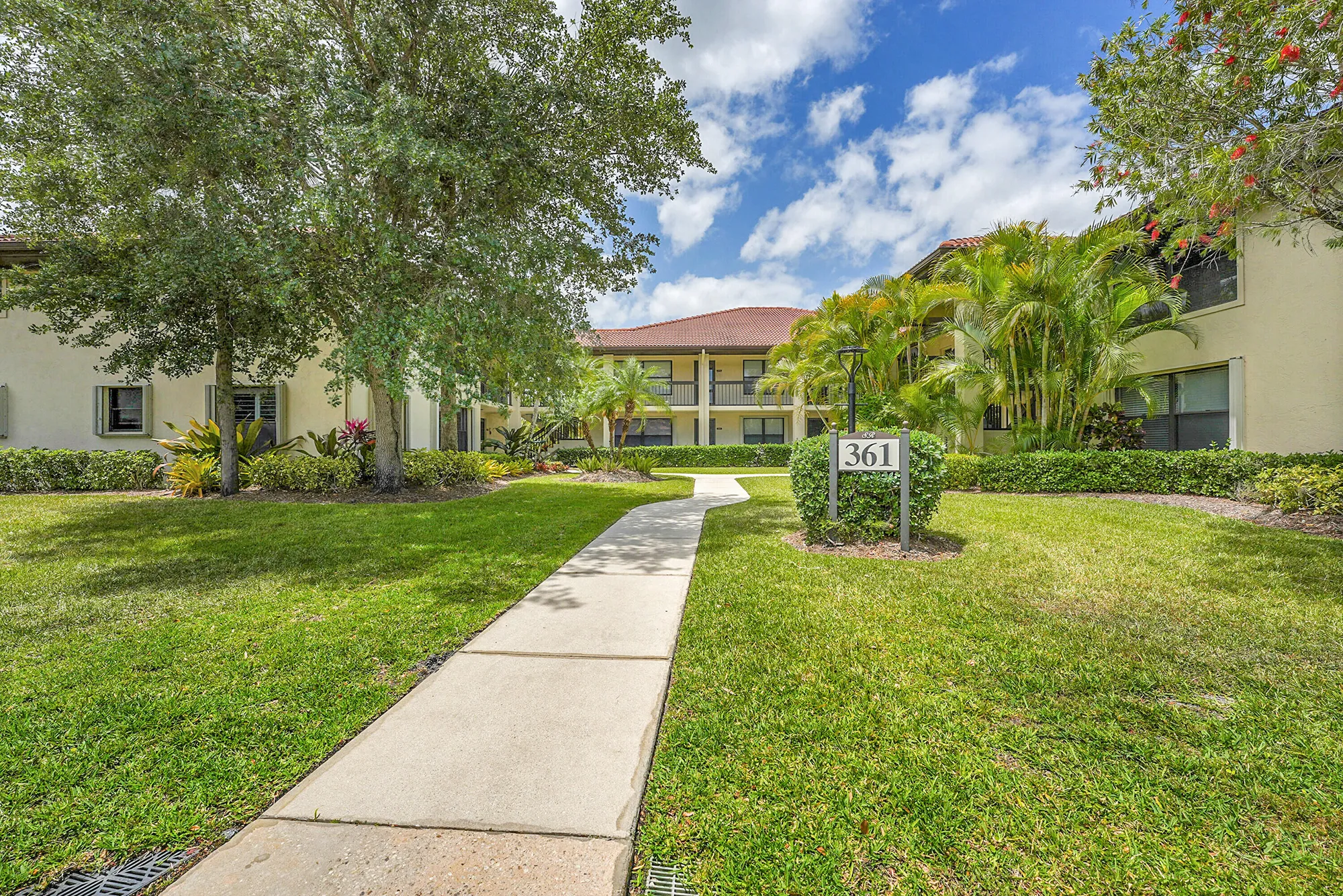 Property Slideshow image 4 of 62 | 361 sw south river dr 103, Stuart, FL, 34997