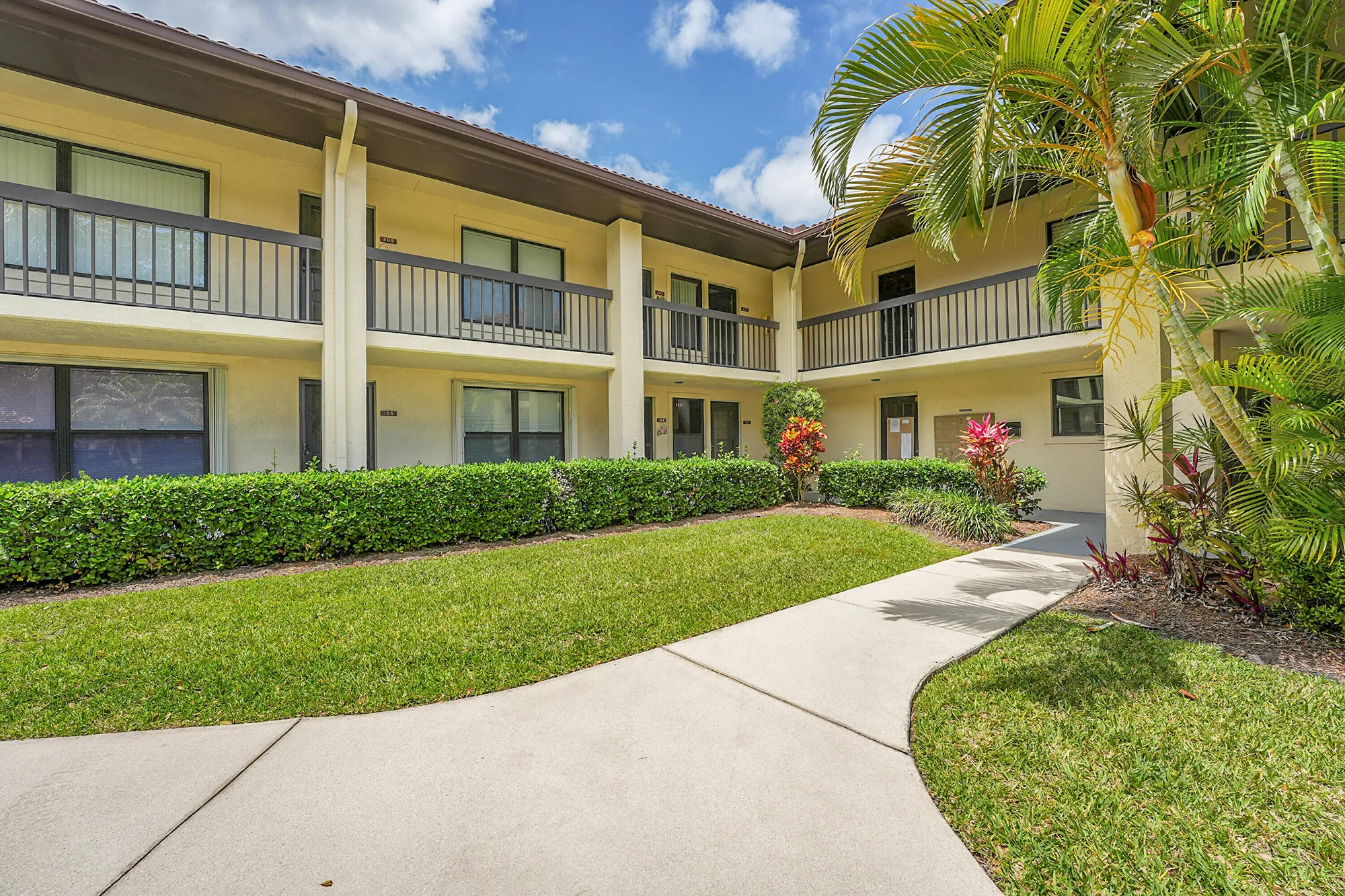 Property Slideshow image 5 of 62 | 361 sw south river dr 103, Stuart, FL, 34997