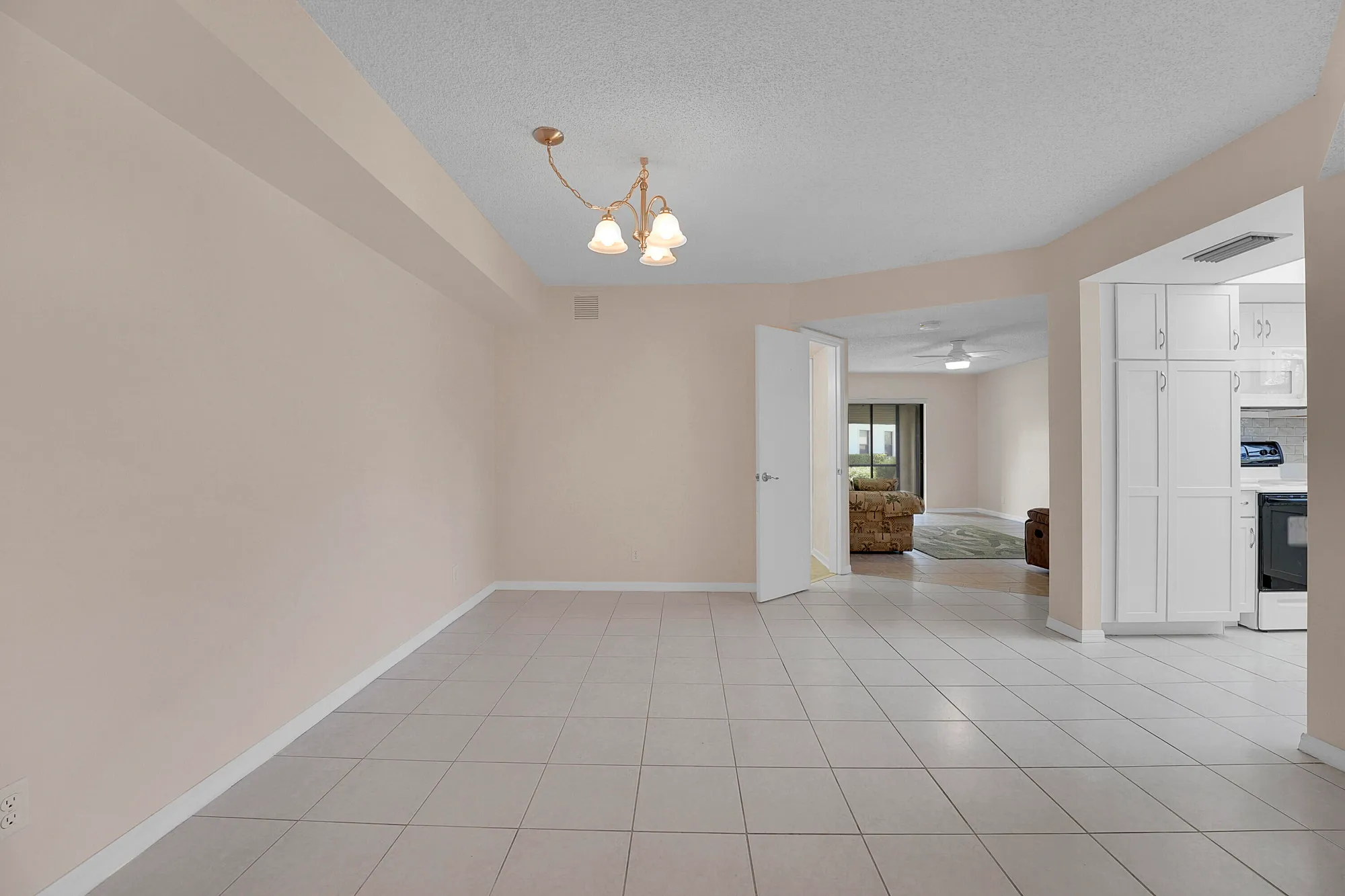 Property Slideshow image 8 of 62 | 361 sw south river dr 103, Stuart, FL, 34997
