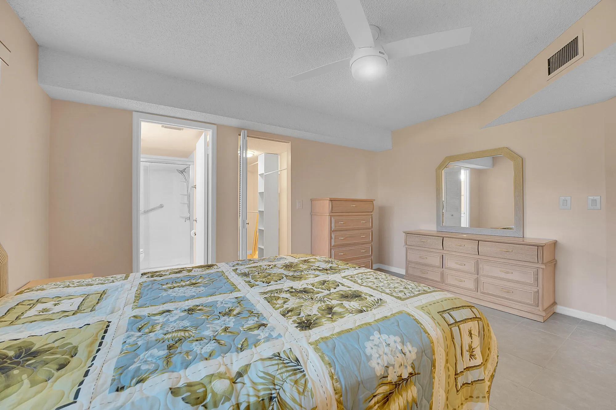 Property Slideshow image 16 of 62 | 361 sw south river dr 103, Stuart, FL, 34997