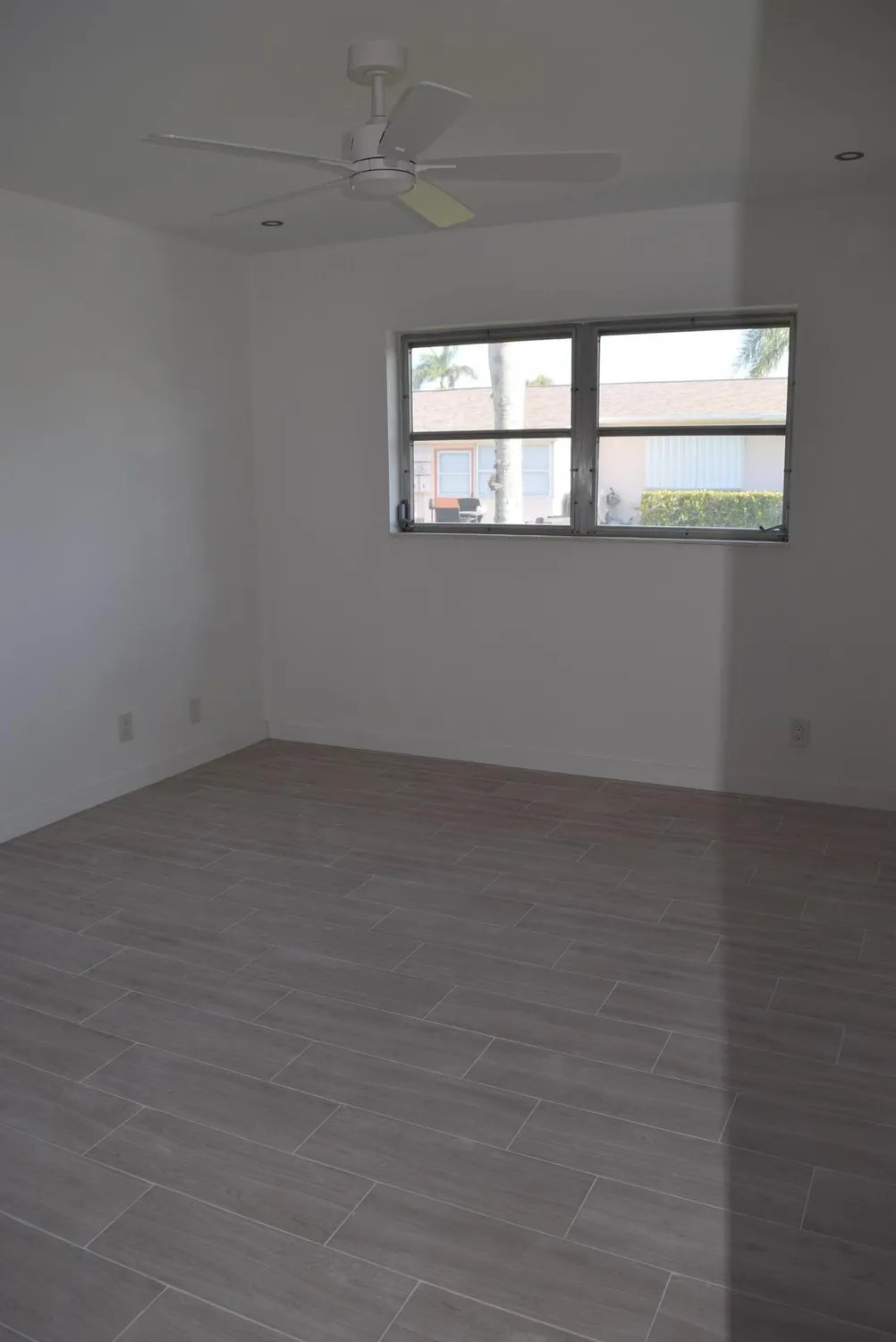 Property Slideshow image 34 of 74 | 2747 dudley dr d, West Palm Beach, FL, 33415