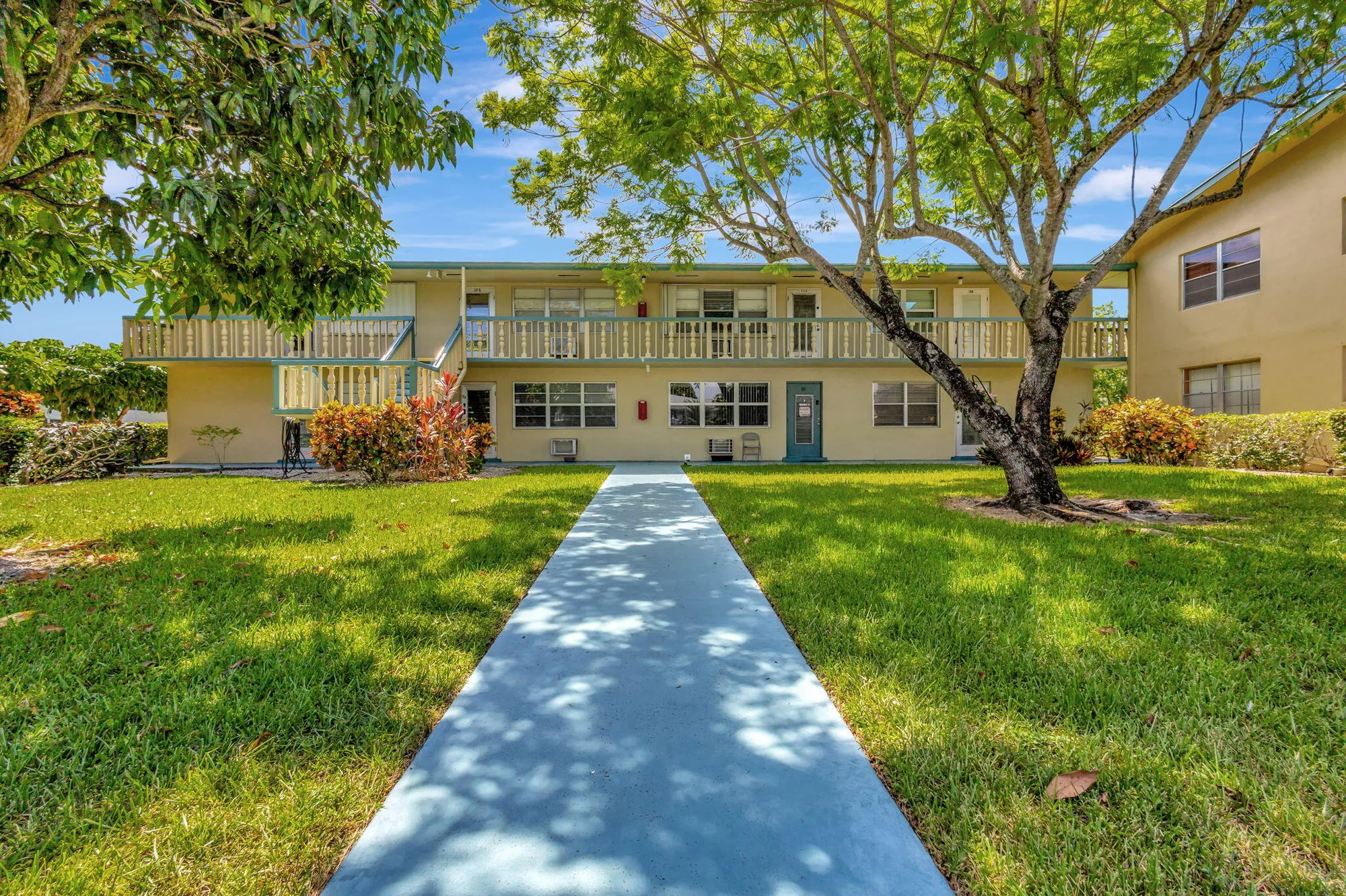 Property Slideshow image 1 of 23 | 110 dorchester e unit e, West Palm Beach, FL, 33417