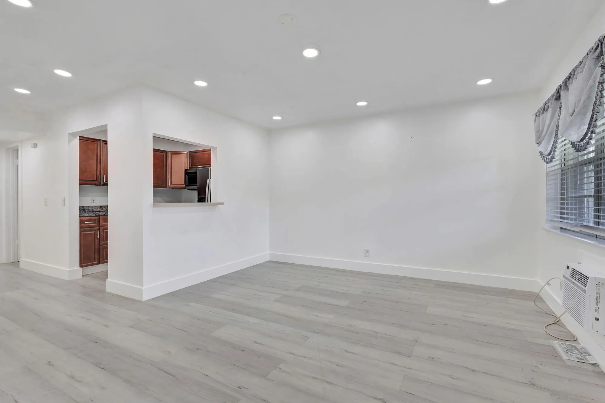 Property Slideshow image 4 of 23 | 110 dorchester e unit e, West Palm Beach, FL, 33417