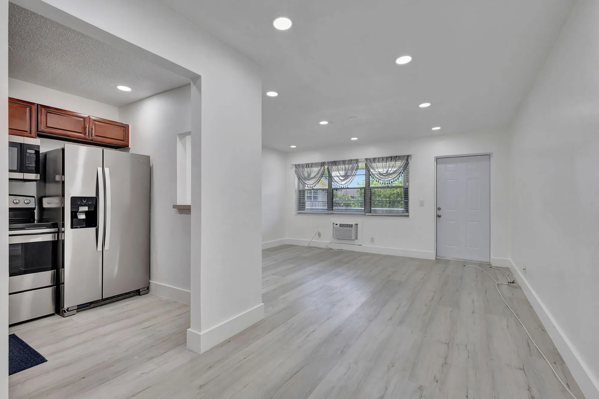 Property Slideshow image 6 of 23 | 110 dorchester e unit e, West Palm Beach, FL, 33417