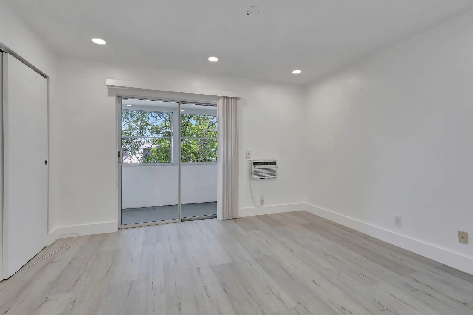 Property Slideshow image 11 of 23 | 110 dorchester e unit e, West Palm Beach, FL, 33417