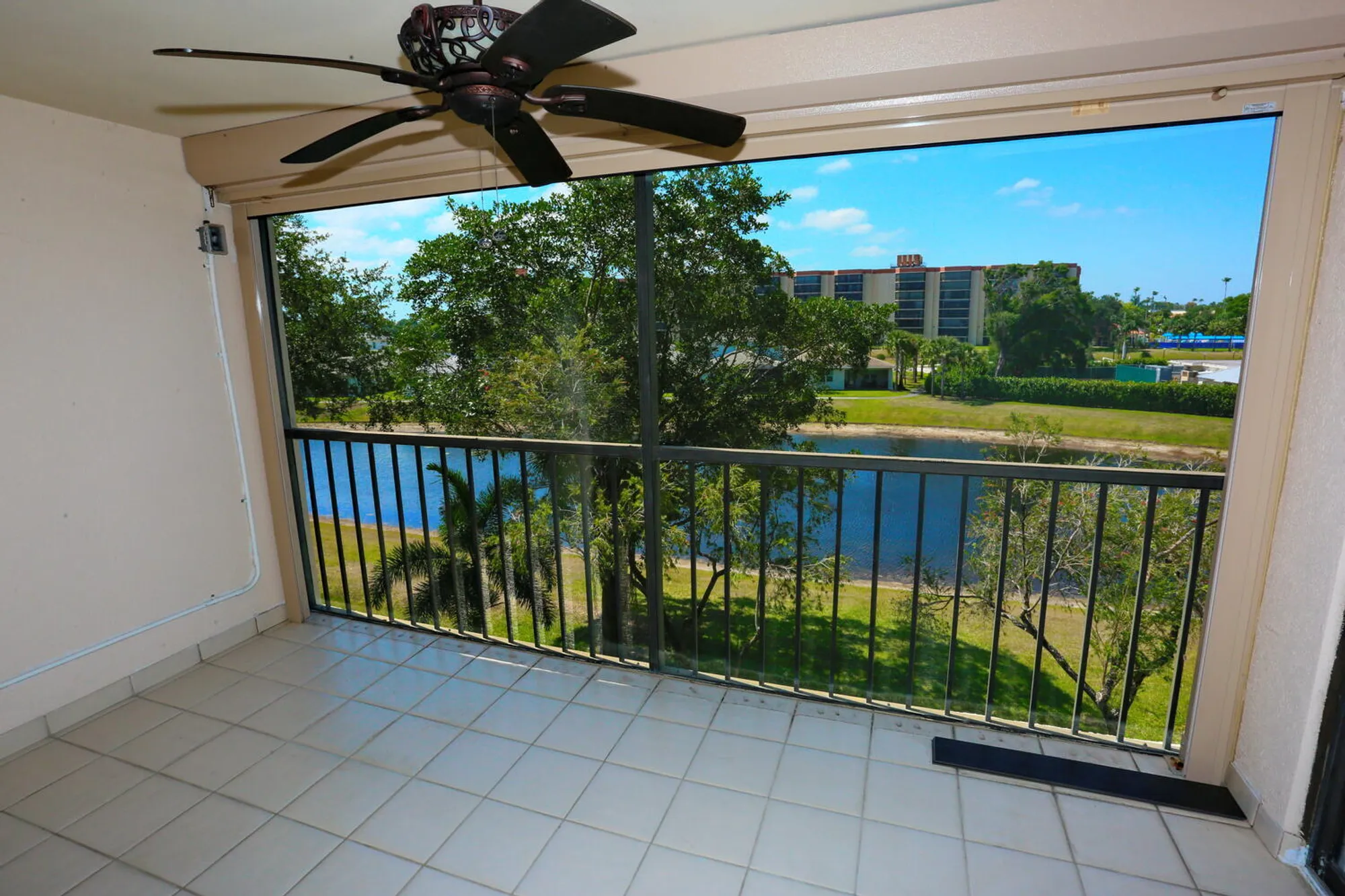 Property Slideshow image 26 of 51 | 7290 kinghurst dr apt 407, Delray Beach, FL, 33446