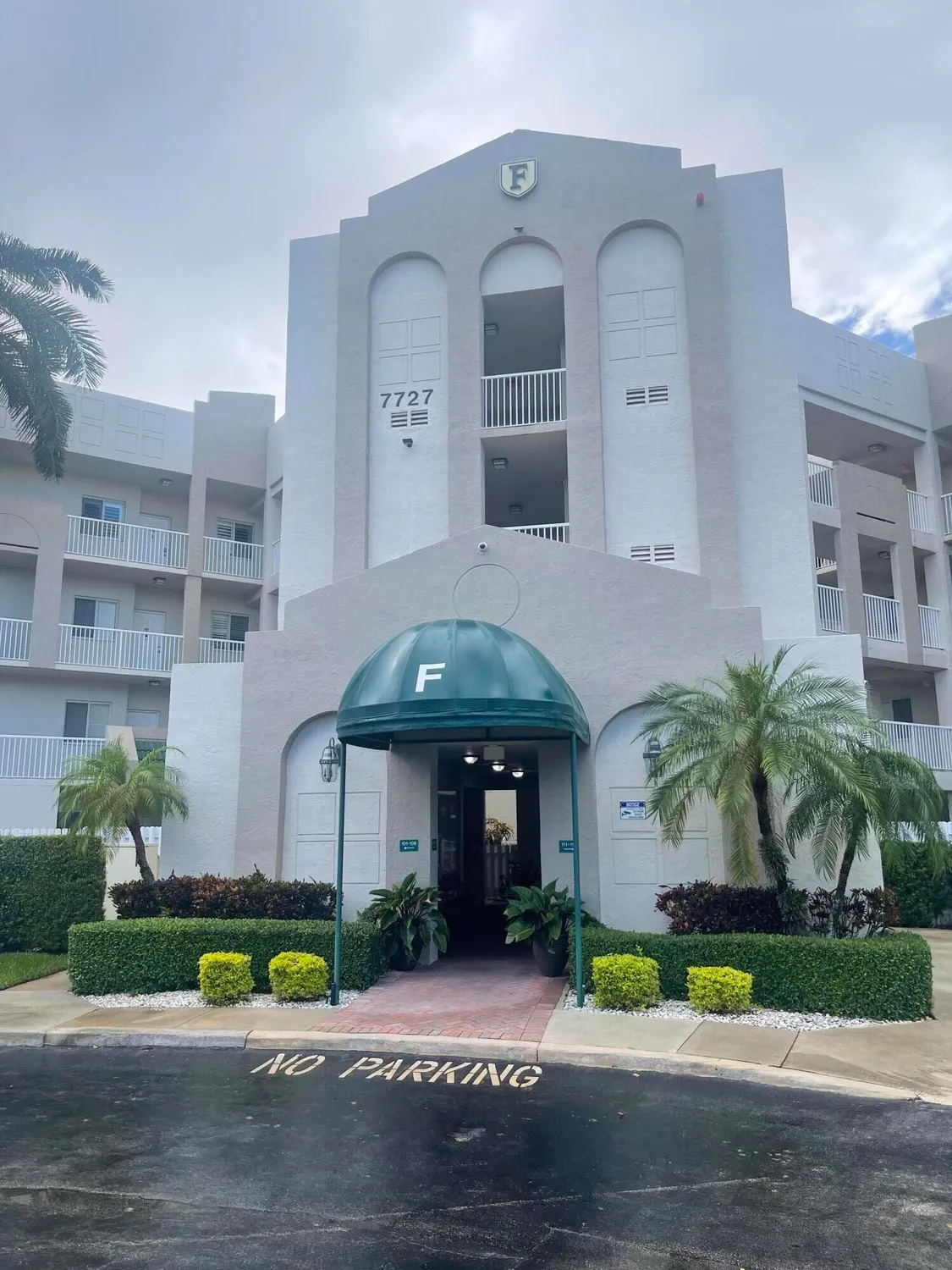 Property Slideshow image 2 of 35 | 7727 southampton ter apt 305, Tamarac, FL, 33321