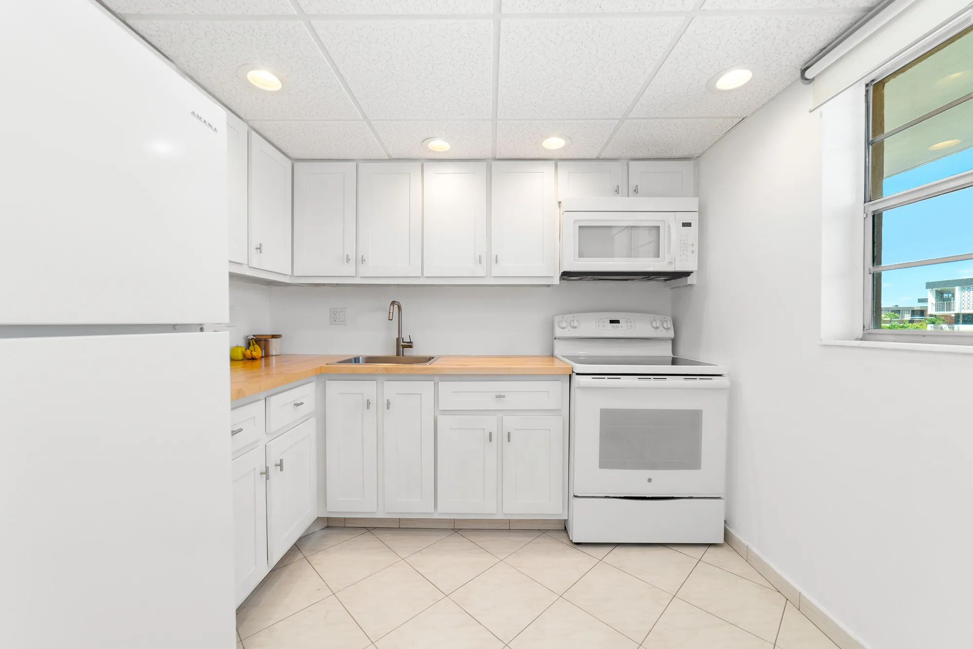 Property Slideshow image 9 of 33 | 2951 nw 46th ave apt 306, Lauderdale Lakes, FL, 33313