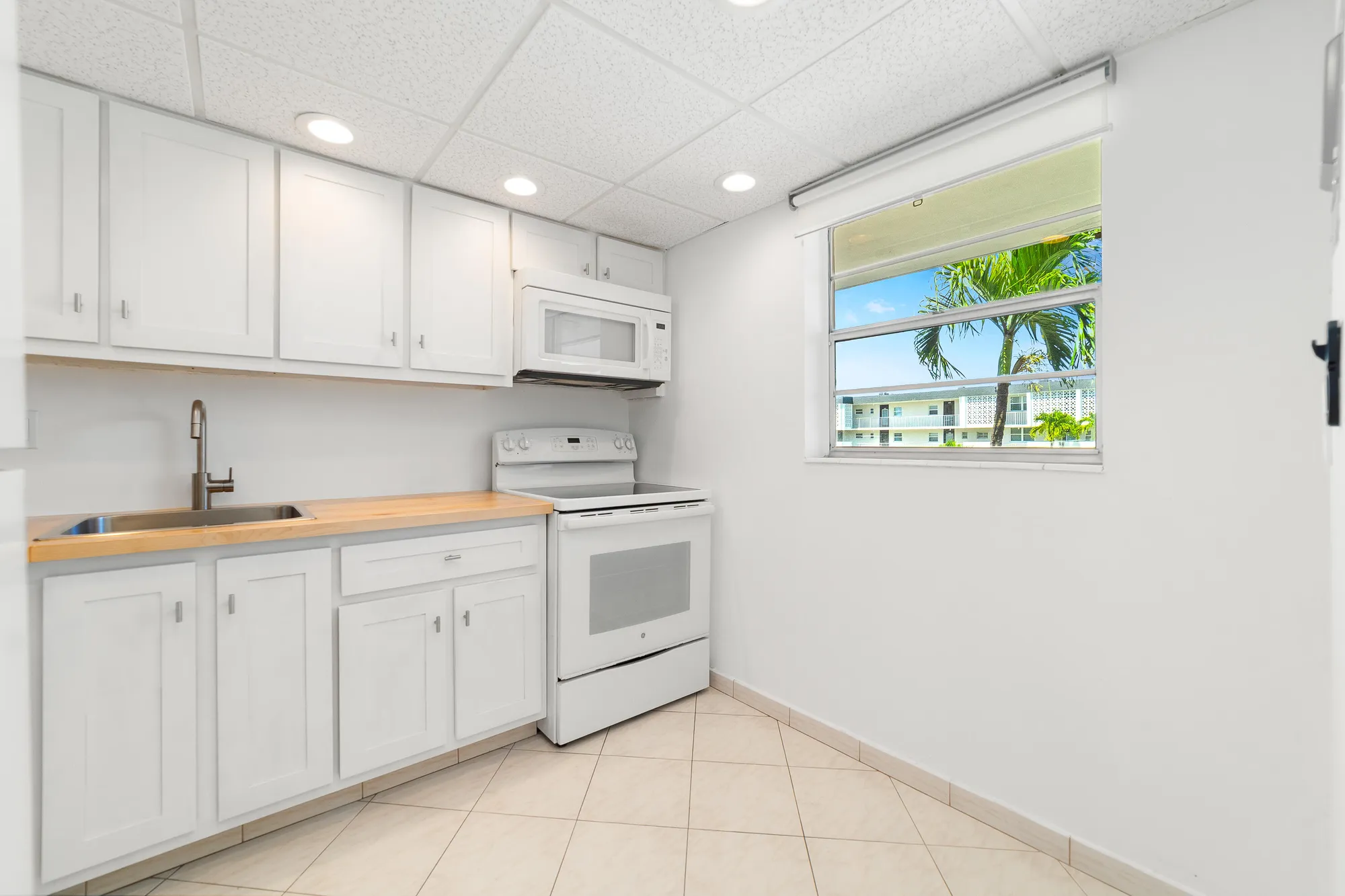Property Slideshow image 11 of 33 | 2951 nw 46th ave apt 306, Lauderdale Lakes, FL, 33313