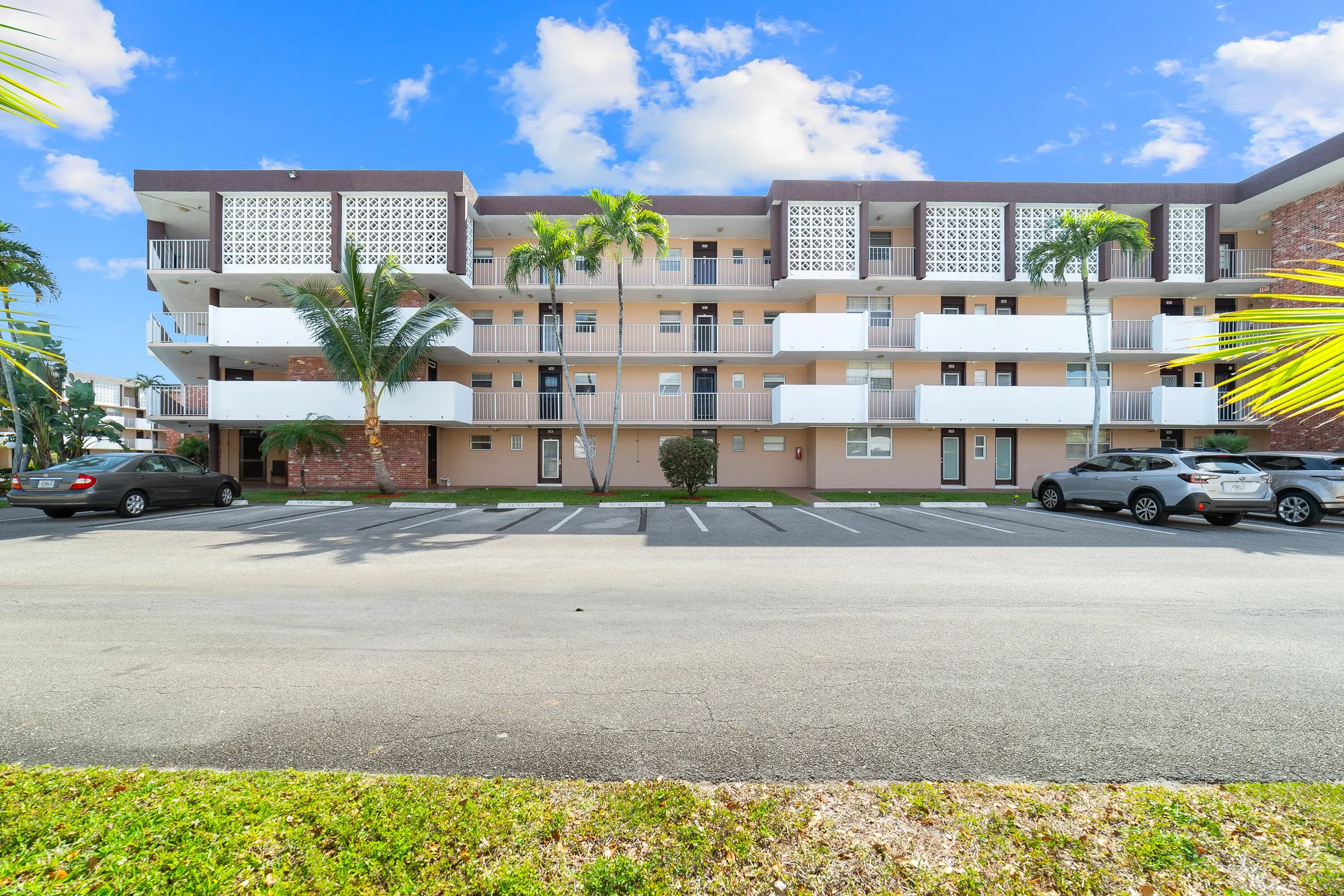 Property Slideshow image 3 of 33 | 2951 nw 46th ave apt 306, Lauderdale Lakes, FL, 33313