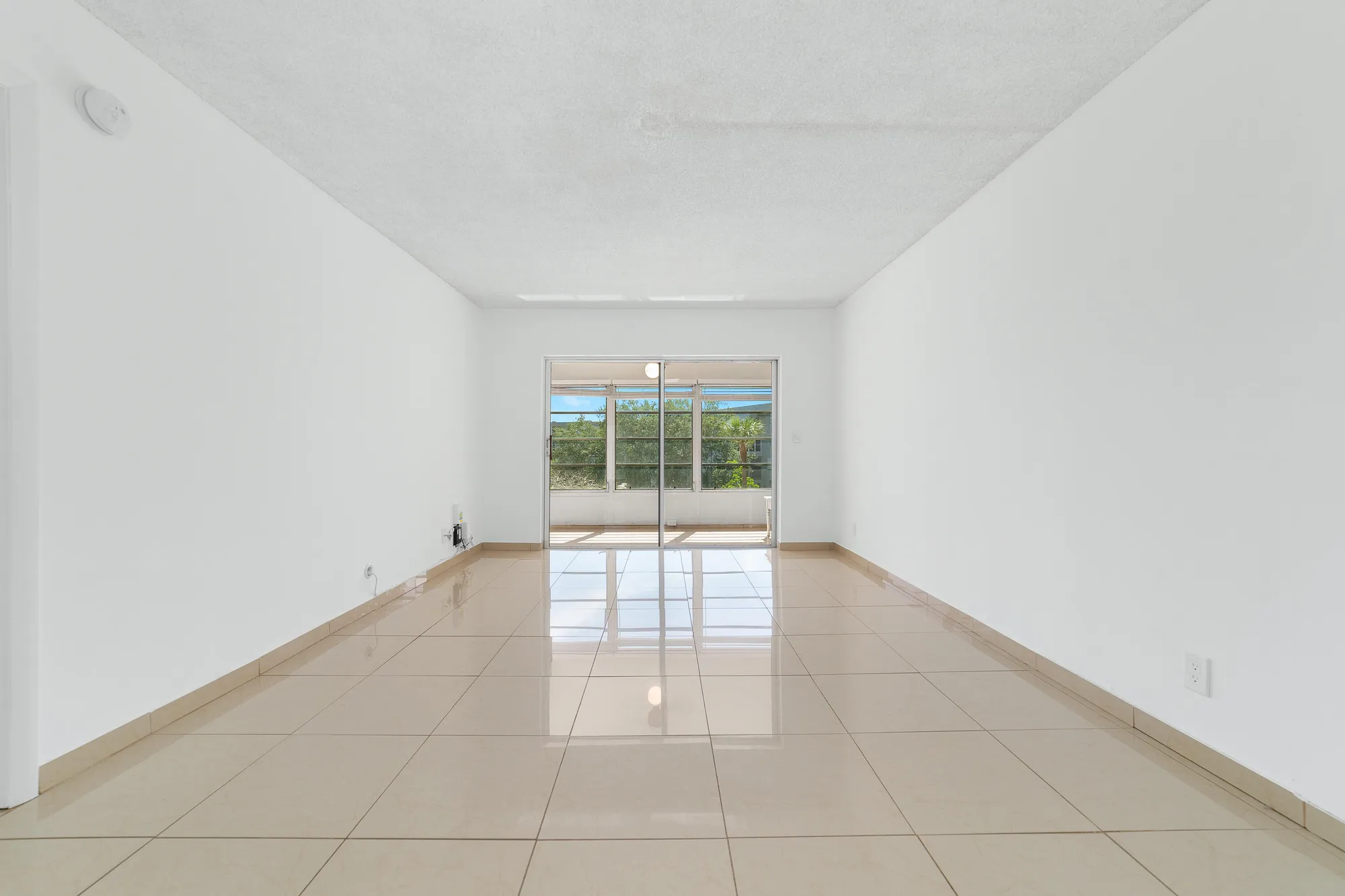 Property Slideshow image 7 of 33 | 2951 nw 46th ave apt 306, Lauderdale Lakes, FL, 33313