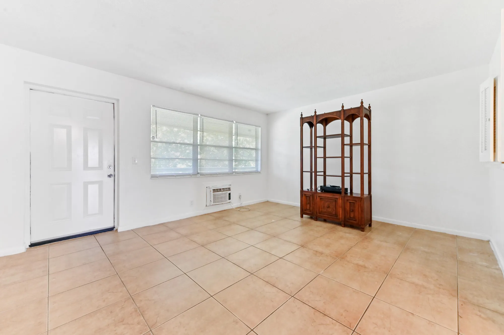 Property Slideshow image 4 of 21 | 111 dorchester e unit e, West Palm Beach, FL, 33417