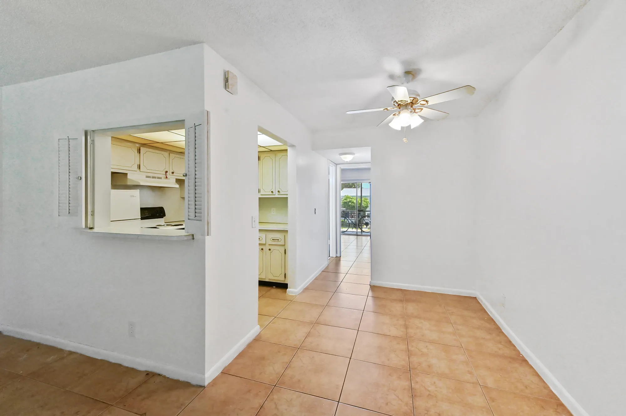 Property Slideshow image 6 of 21 | 111 dorchester e unit e, West Palm Beach, FL, 33417