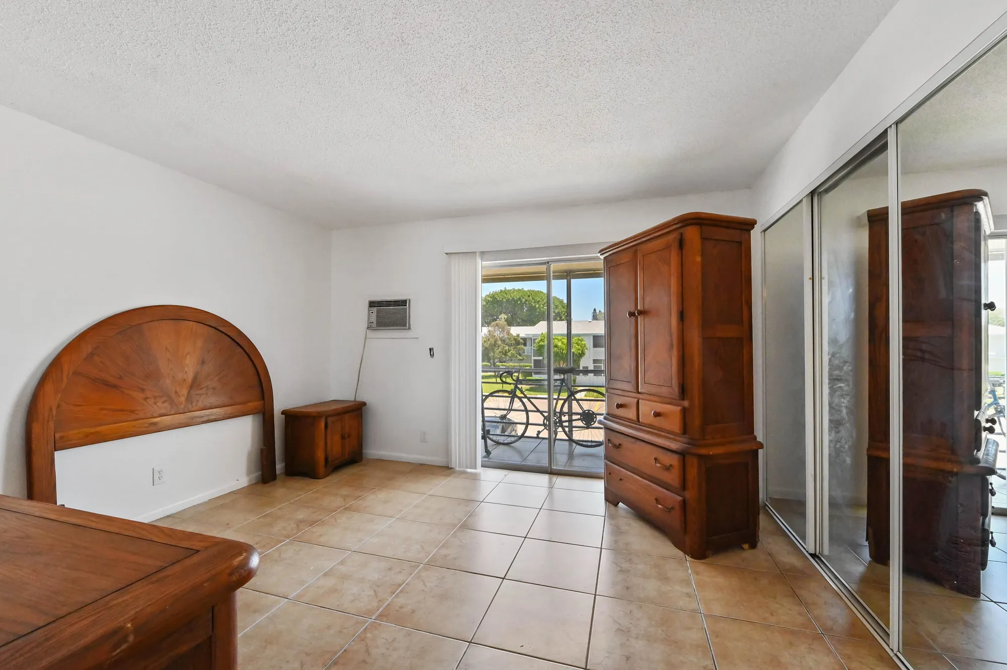 Property Slideshow image 11 of 21 | 111 dorchester e unit e, West Palm Beach, FL, 33417