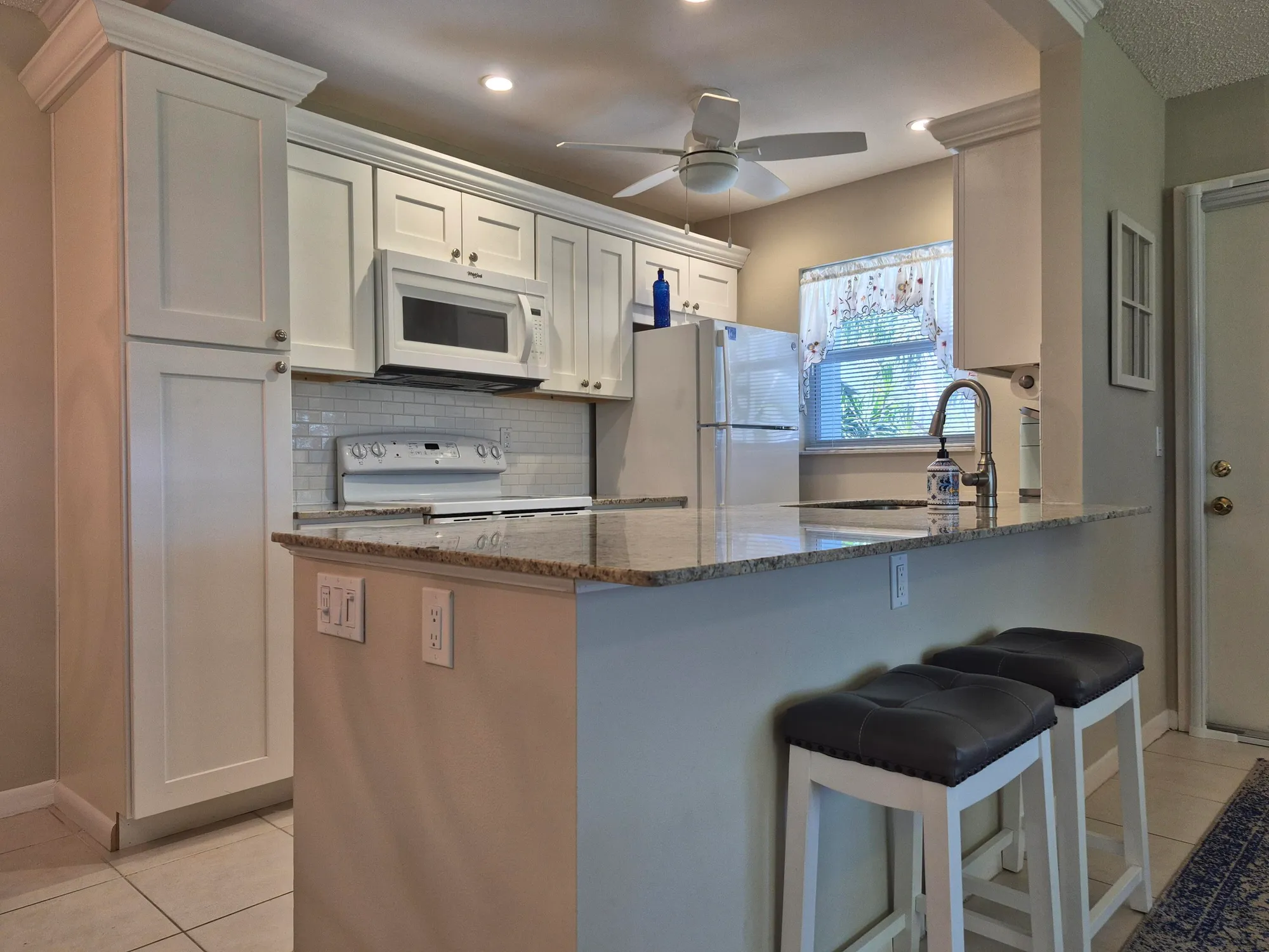 Property Slideshow image 6 of 65 | 910 south dr a, Delray Beach, FL, 33445