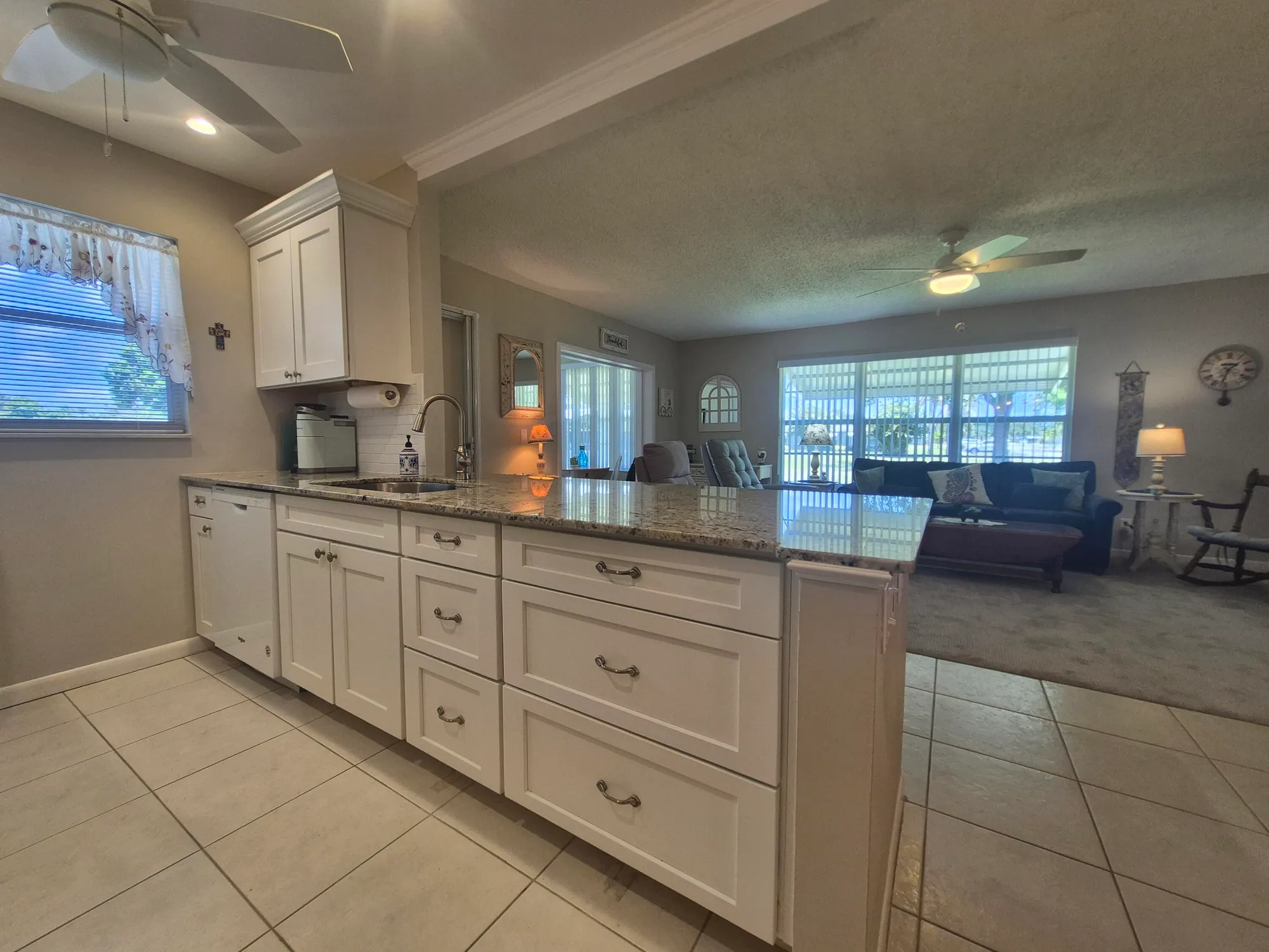 Property Slideshow image 11 of 65 | 910 south dr a, Delray Beach, FL, 33445