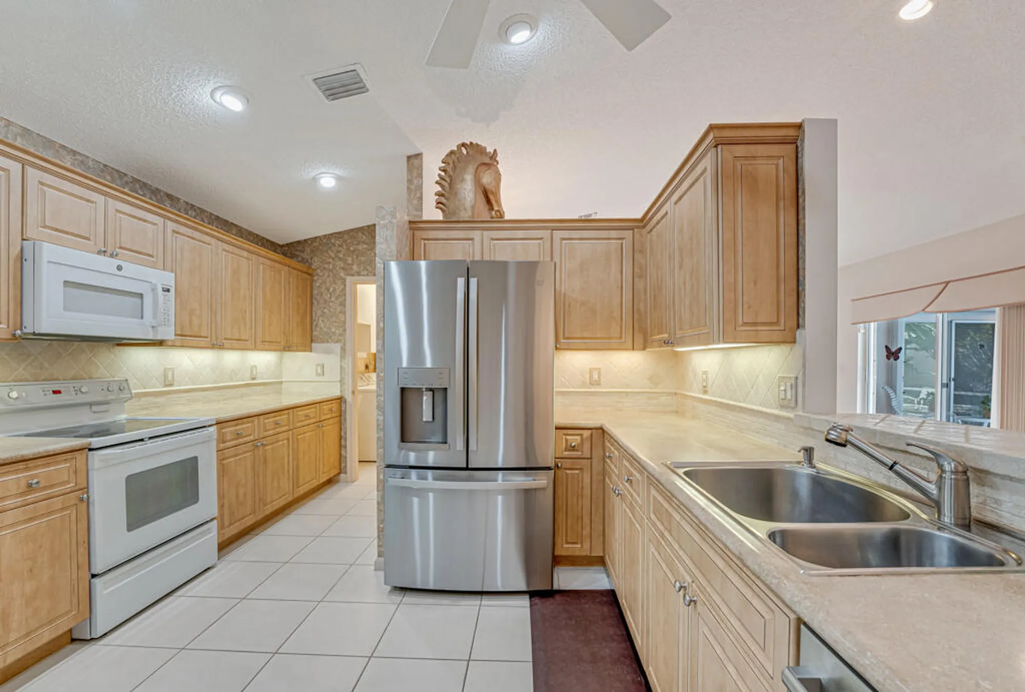 Property Slideshow image 17 of 58 | 9870 harbour lake cir, Boynton Beach, FL, 33437
