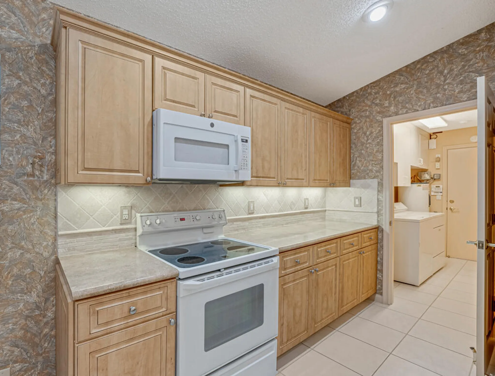 Property Slideshow image 18 of 58 | 9870 harbour lake cir, Boynton Beach, FL, 33437