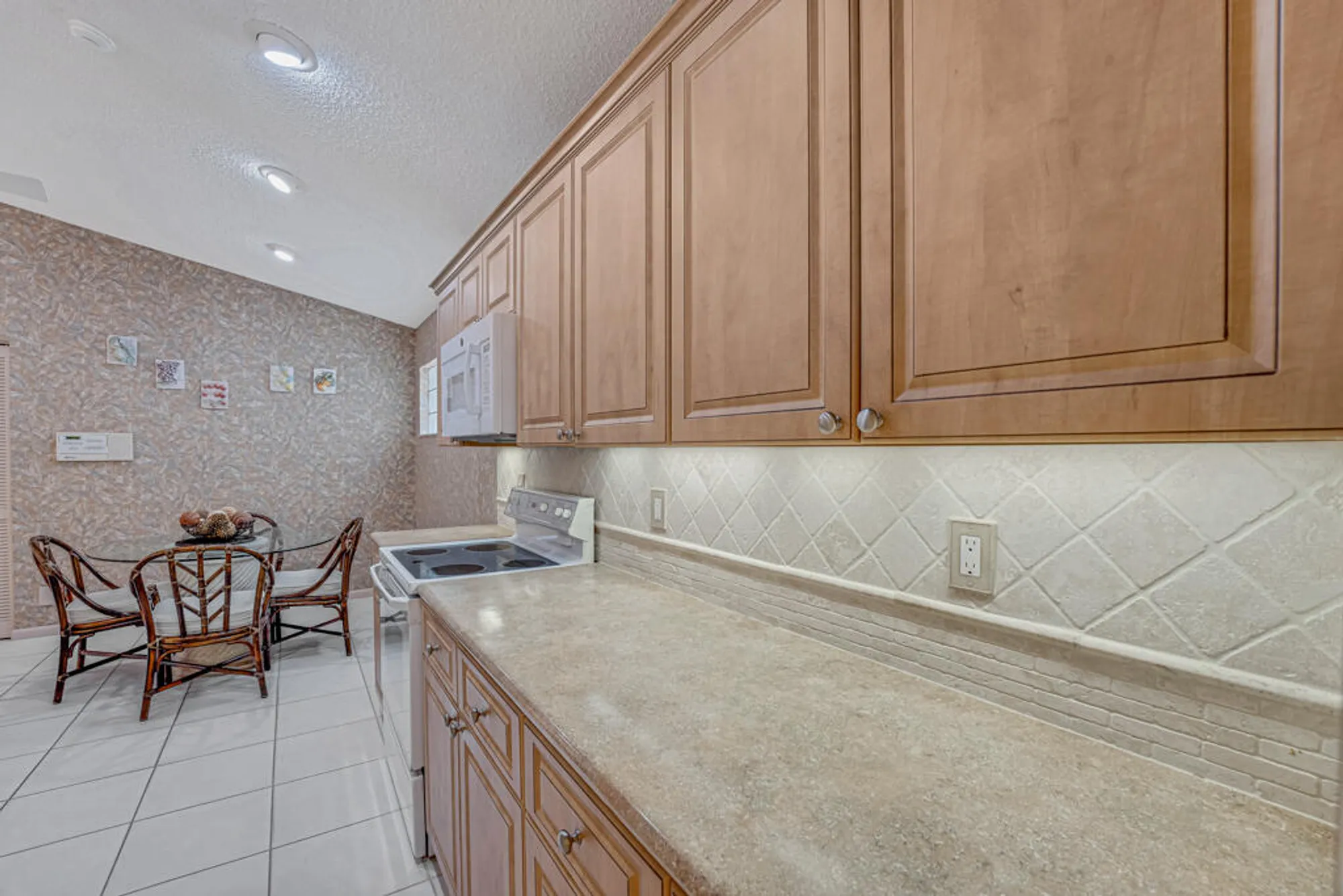 Property Slideshow image 19 of 58 | 9870 harbour lake cir, Boynton Beach, FL, 33437