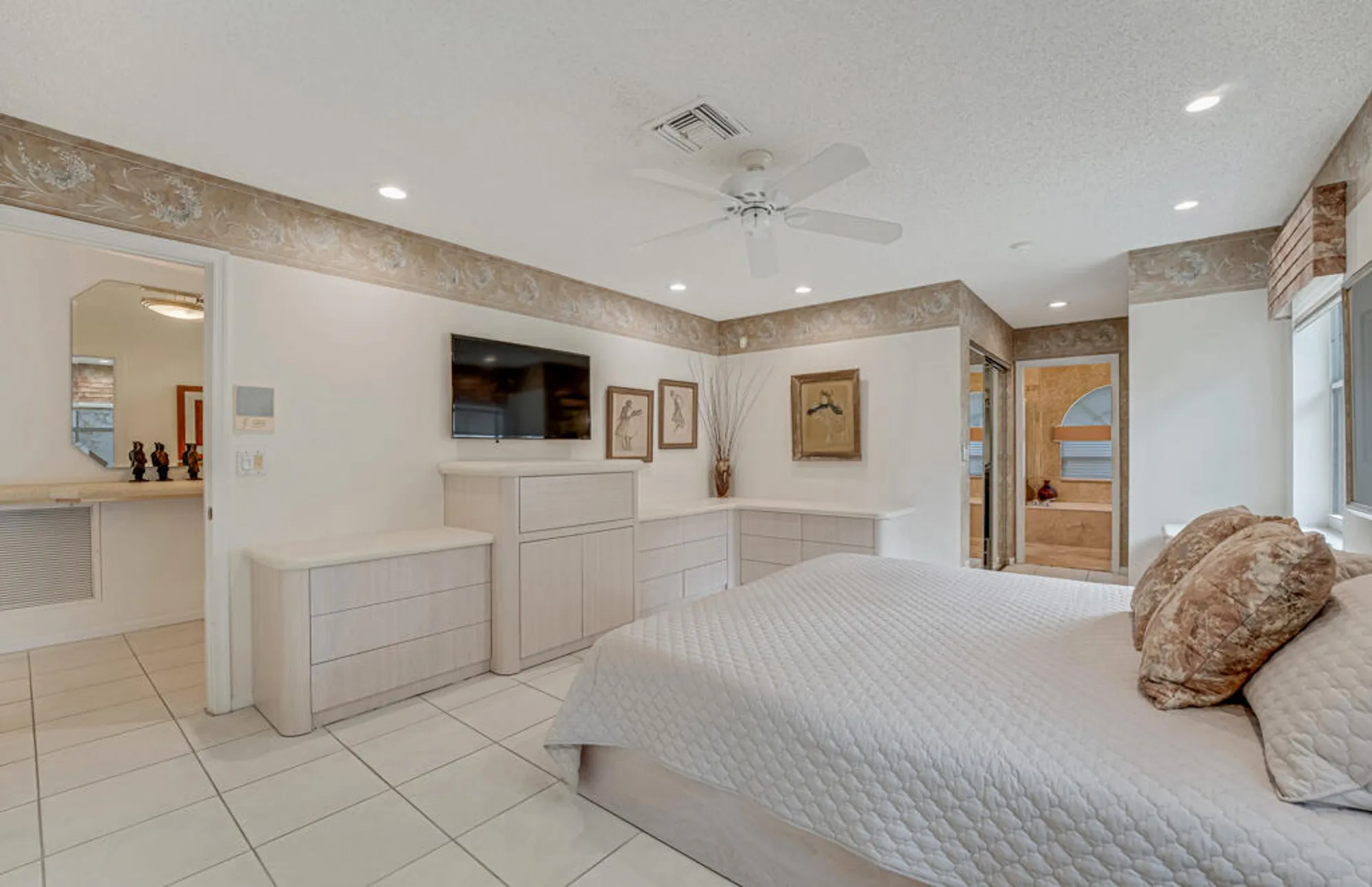 Property Slideshow image 23 of 58 | 9870 harbour lake cir, Boynton Beach, FL, 33437
