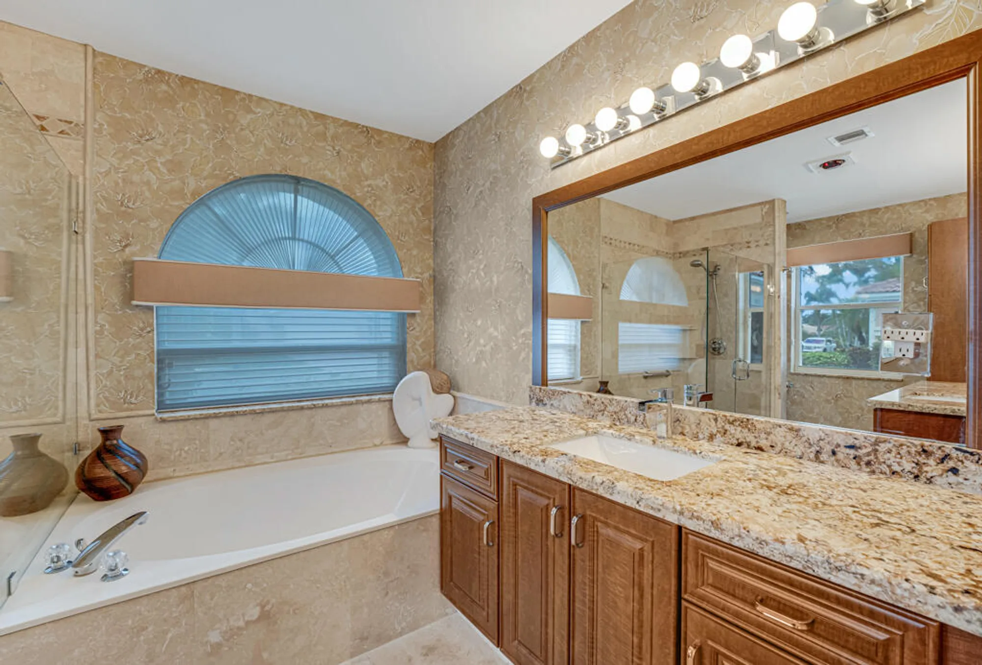 Property Slideshow image 26 of 58 | 9870 harbour lake cir, Boynton Beach, FL, 33437