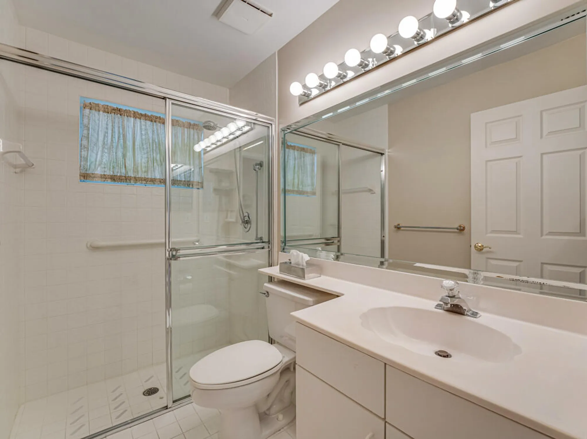 Property Slideshow image 32 of 58 | 9870 harbour lake cir, Boynton Beach, FL, 33437