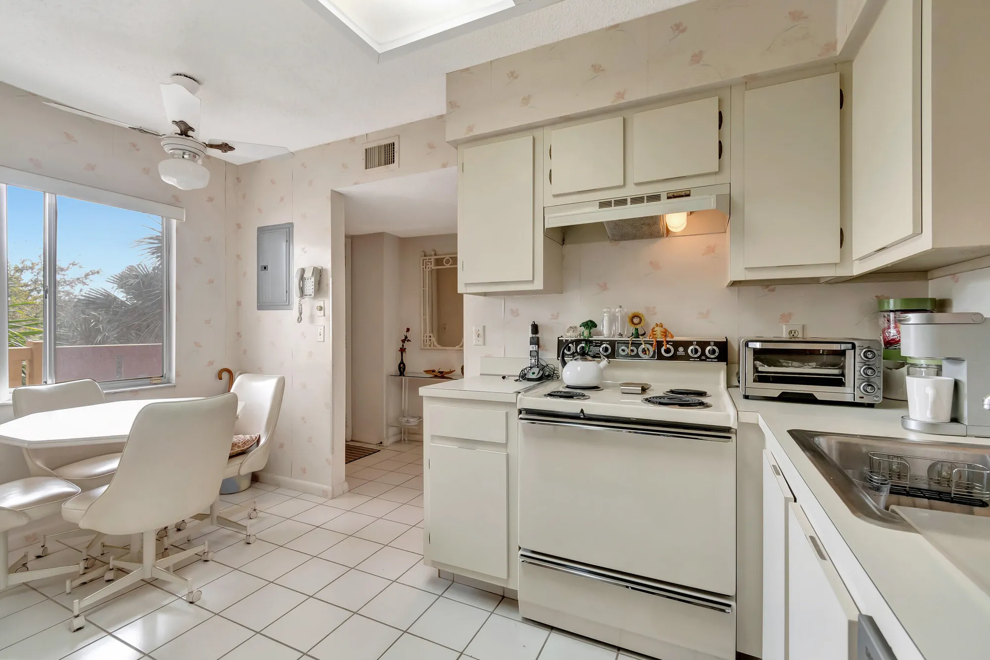 Property Slideshow image 12 of 80 | 6585 kensington ln 307, Delray Beach, FL, 33446