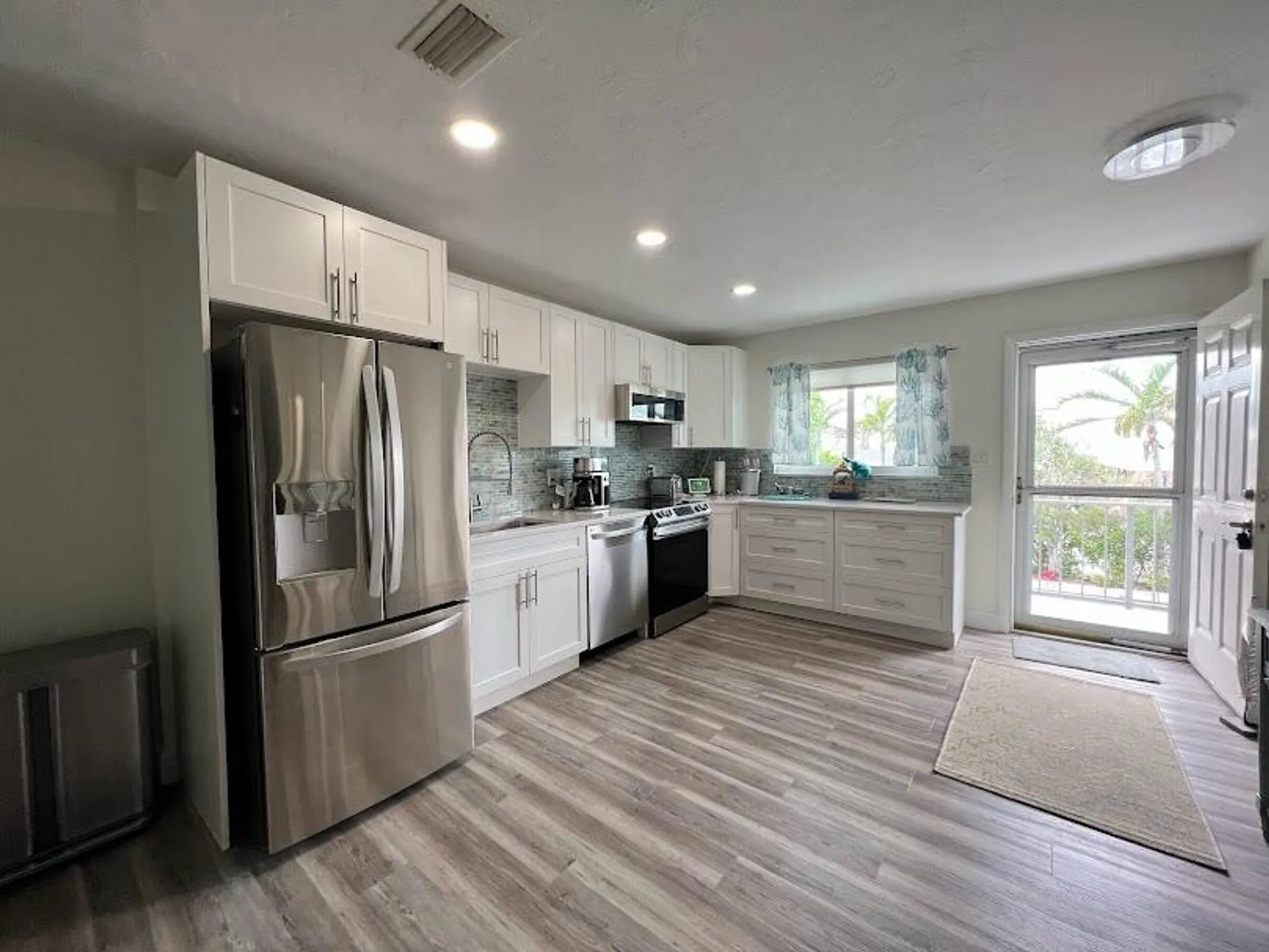 Property Slideshow image 6 of 11 | 323 leeward ln apt 204, Fort Pierce, FL, 34949