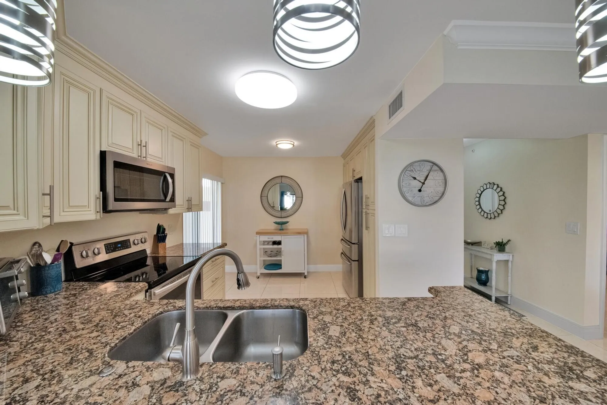 Property Slideshow image 10 of 37 | 10223 n circle lake dr apt 102, Boynton Beach, FL, 33437