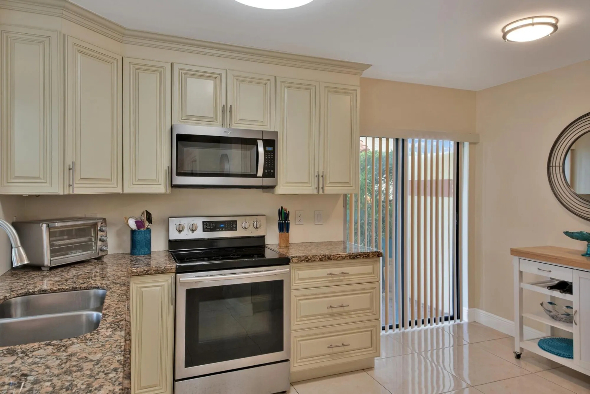 Property Slideshow image 13 of 37 | 10223 n circle lake dr apt 102, Boynton Beach, FL, 33437