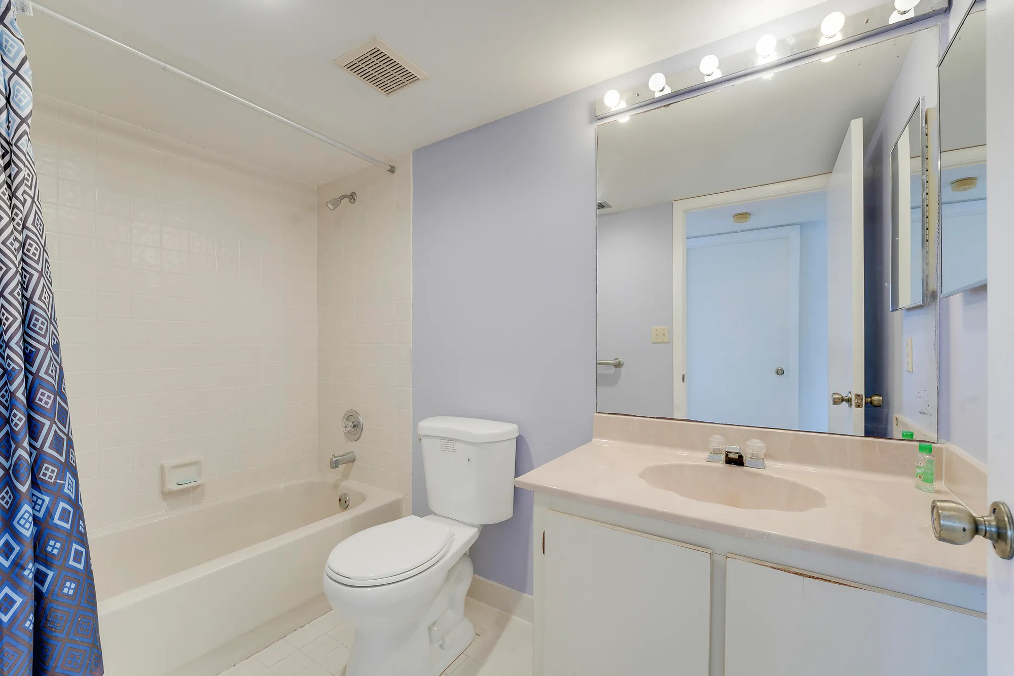 Property Slideshow image 10 of 14 | 6698 10th ave 205, Lake Worth, FL, 33467