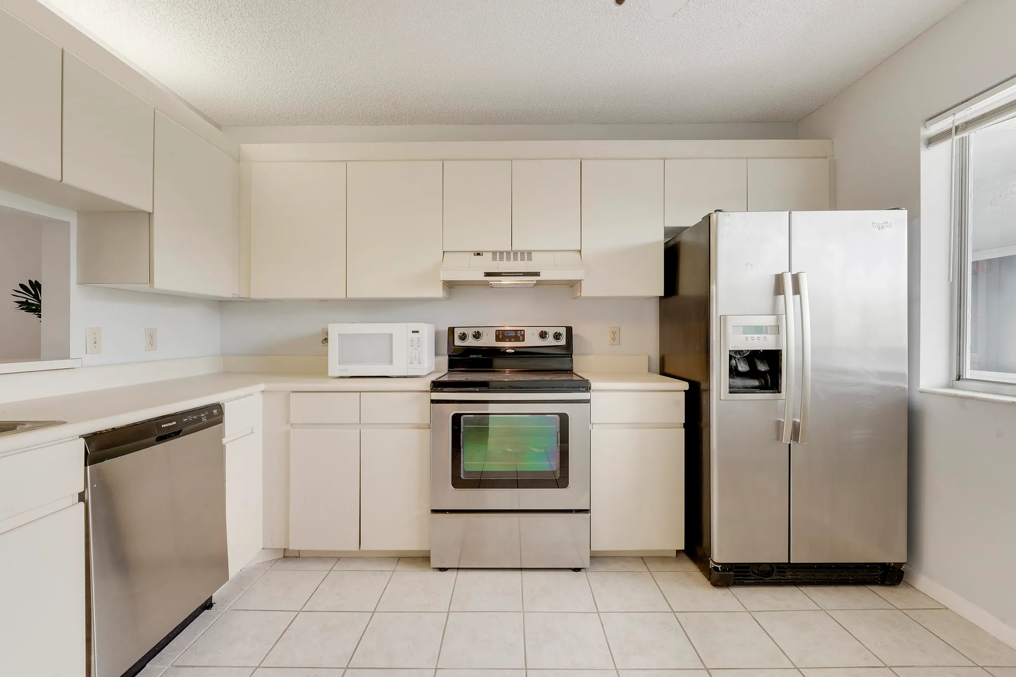 Property Slideshow image 3 of 14 | 6698 10th ave 205, Lake Worth, FL, 33467