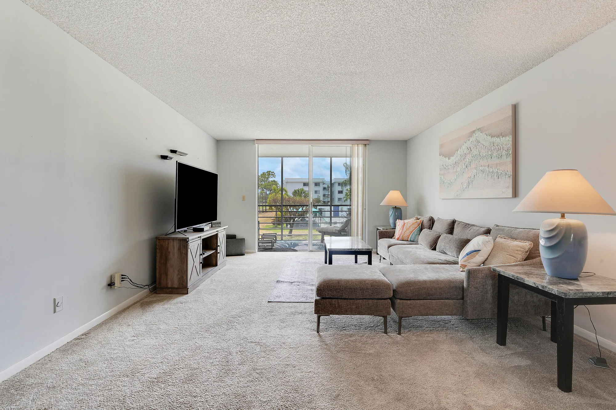 Property Slideshow image 5 of 14 | 6698 10th ave 205, Lake Worth, FL, 33467