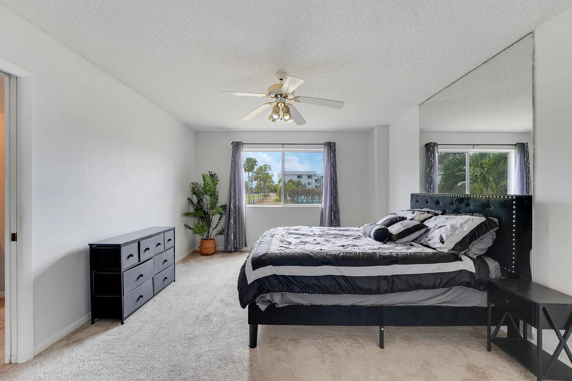 Property Slideshow image 6 of 14 | 6698 10th ave 205, Lake Worth, FL, 33467
