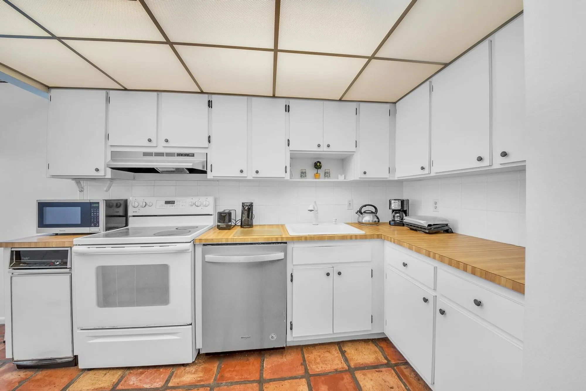 Property Slideshow image 9 of 32 | 36 stratford ln f, Boynton Beach, FL, 33436