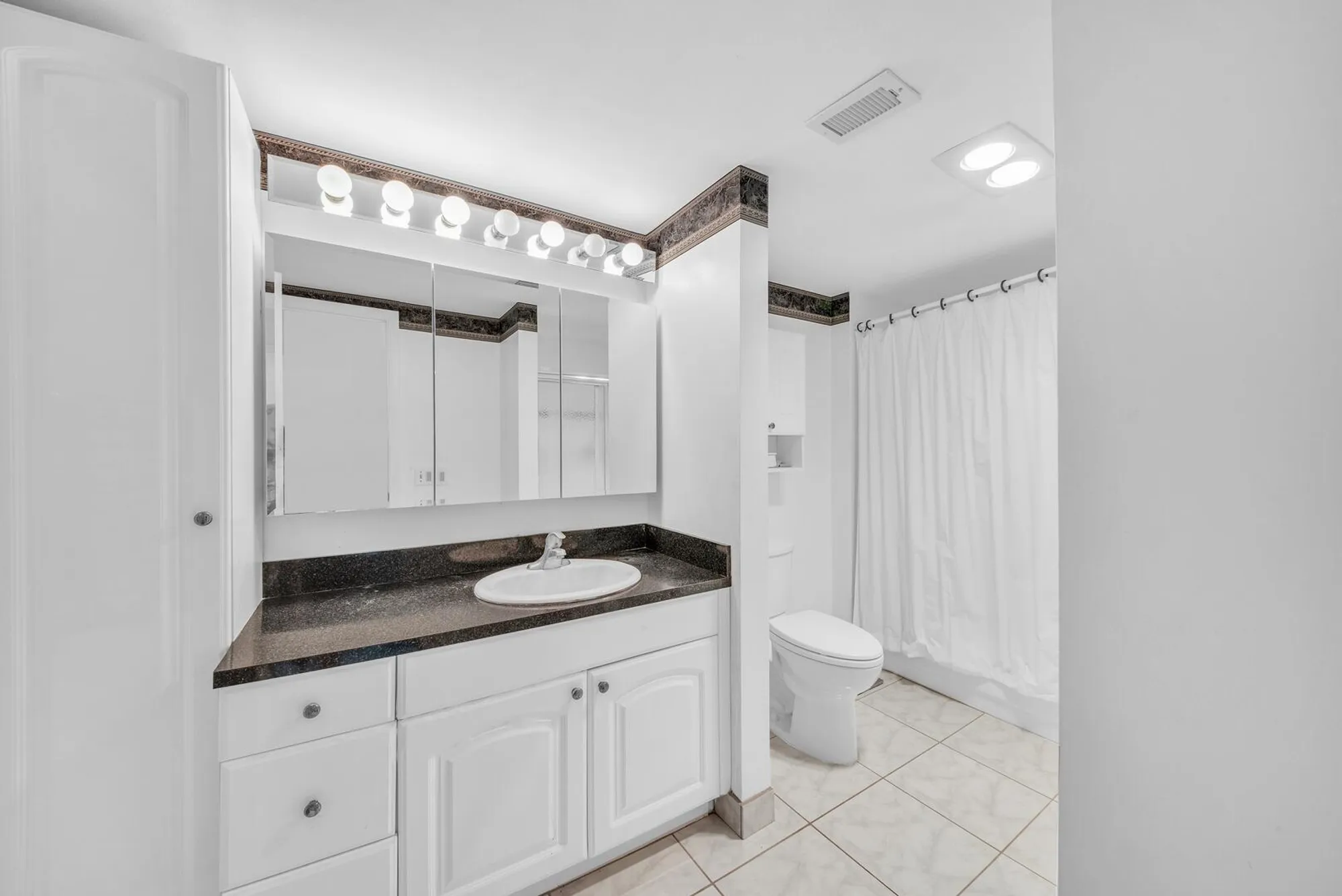 Property Slideshow image 14 of 32 | 36 stratford ln f, Boynton Beach, FL, 33436