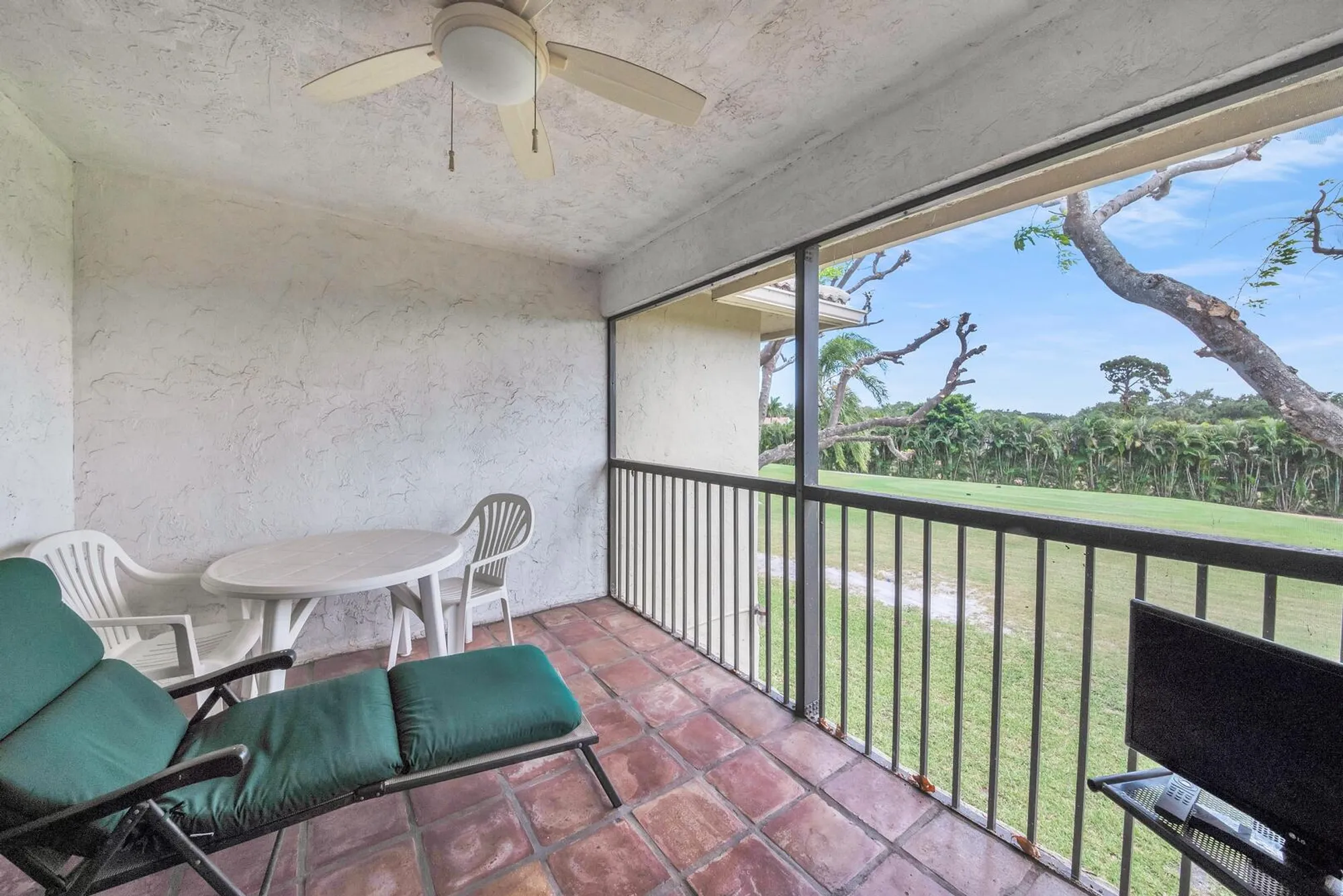 Property Slideshow image 18 of 32 | 36 stratford ln f, Boynton Beach, FL, 33436