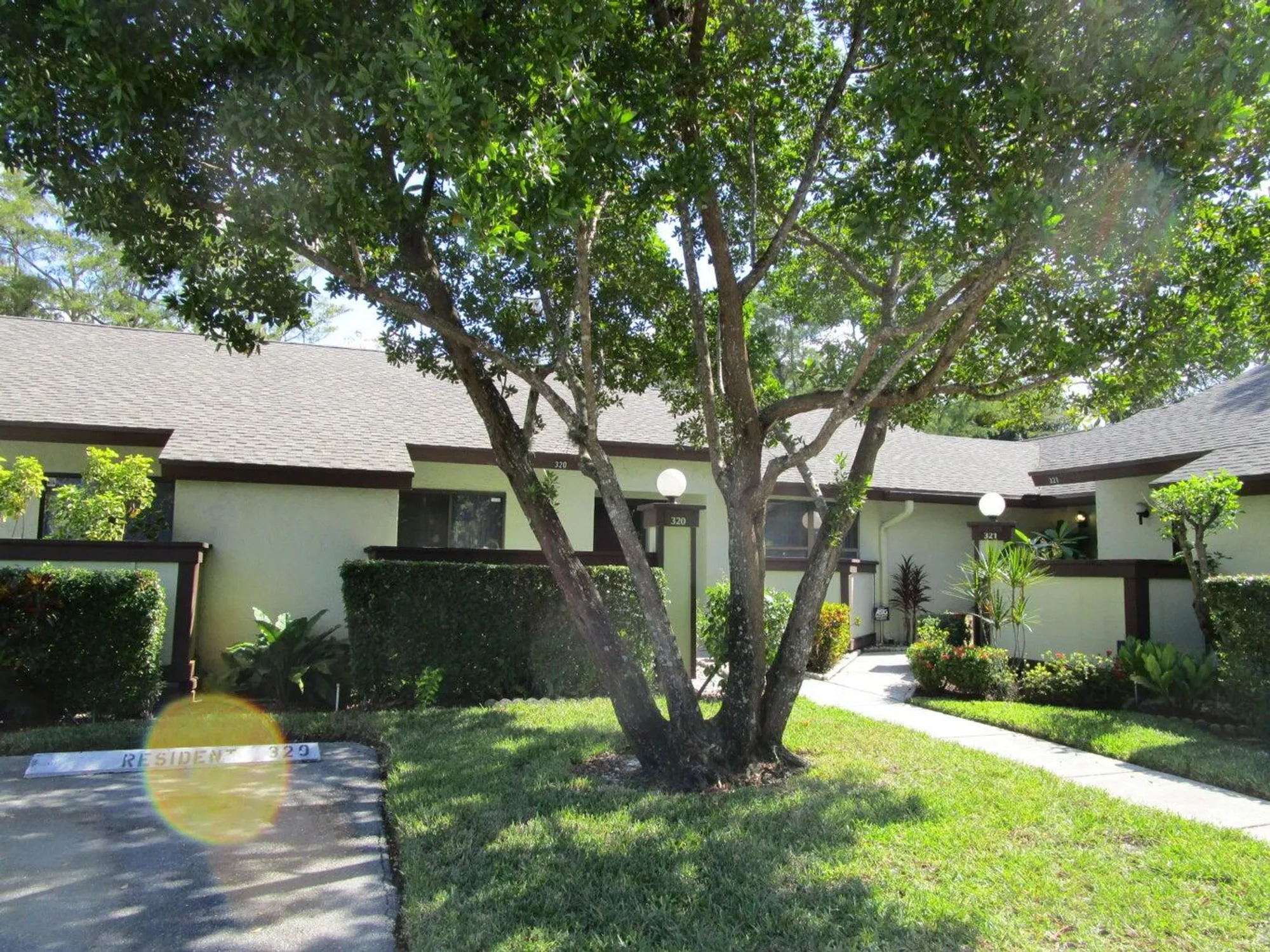 Property Slideshow image 2 of 26 | 320 elmira ct, Royal Palm Beach, FL, 33411